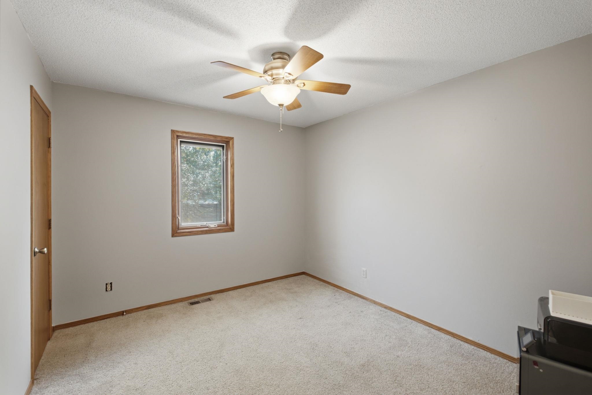 621 E Showalter Property Photo 19