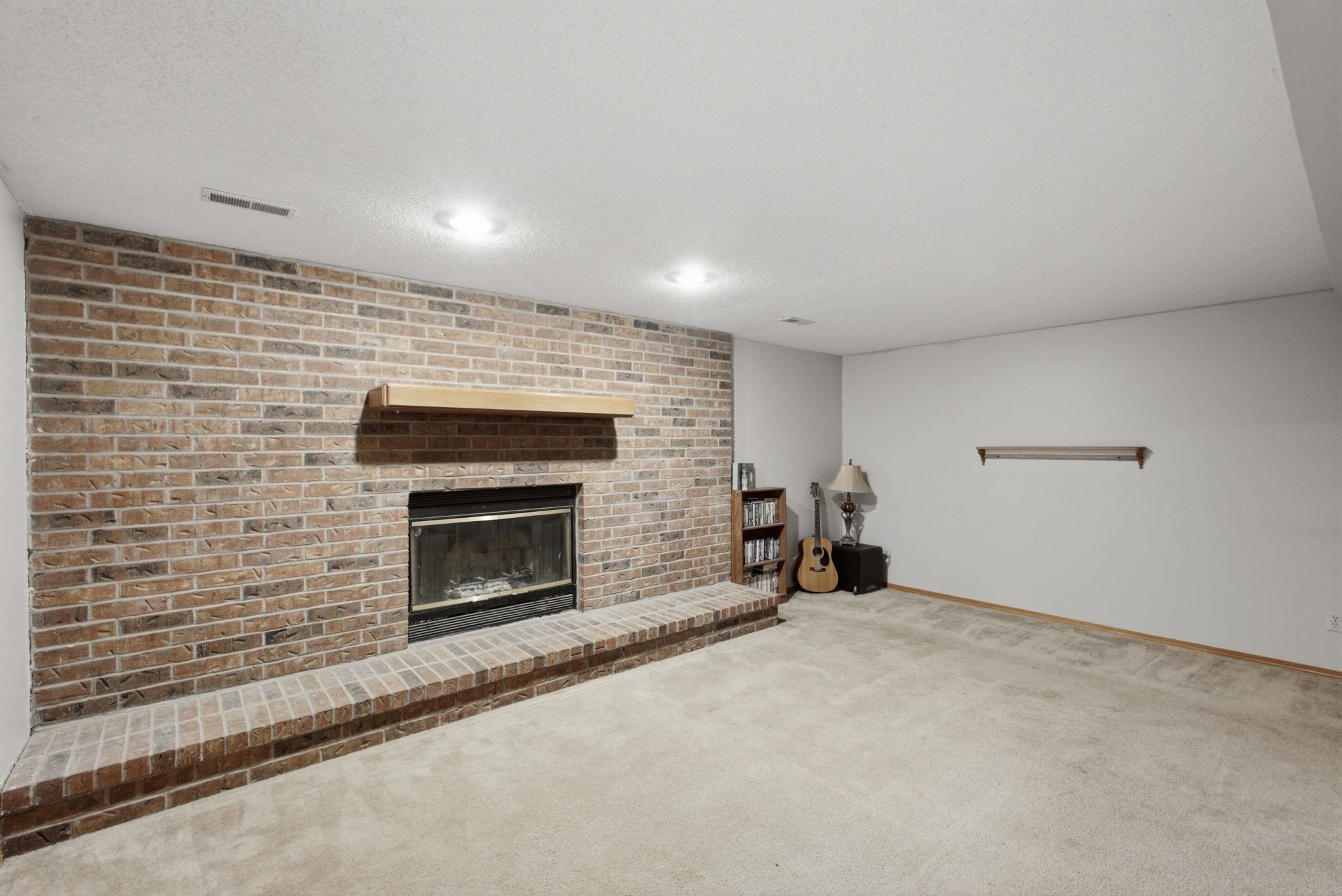 621 E Showalter Property Photo 22