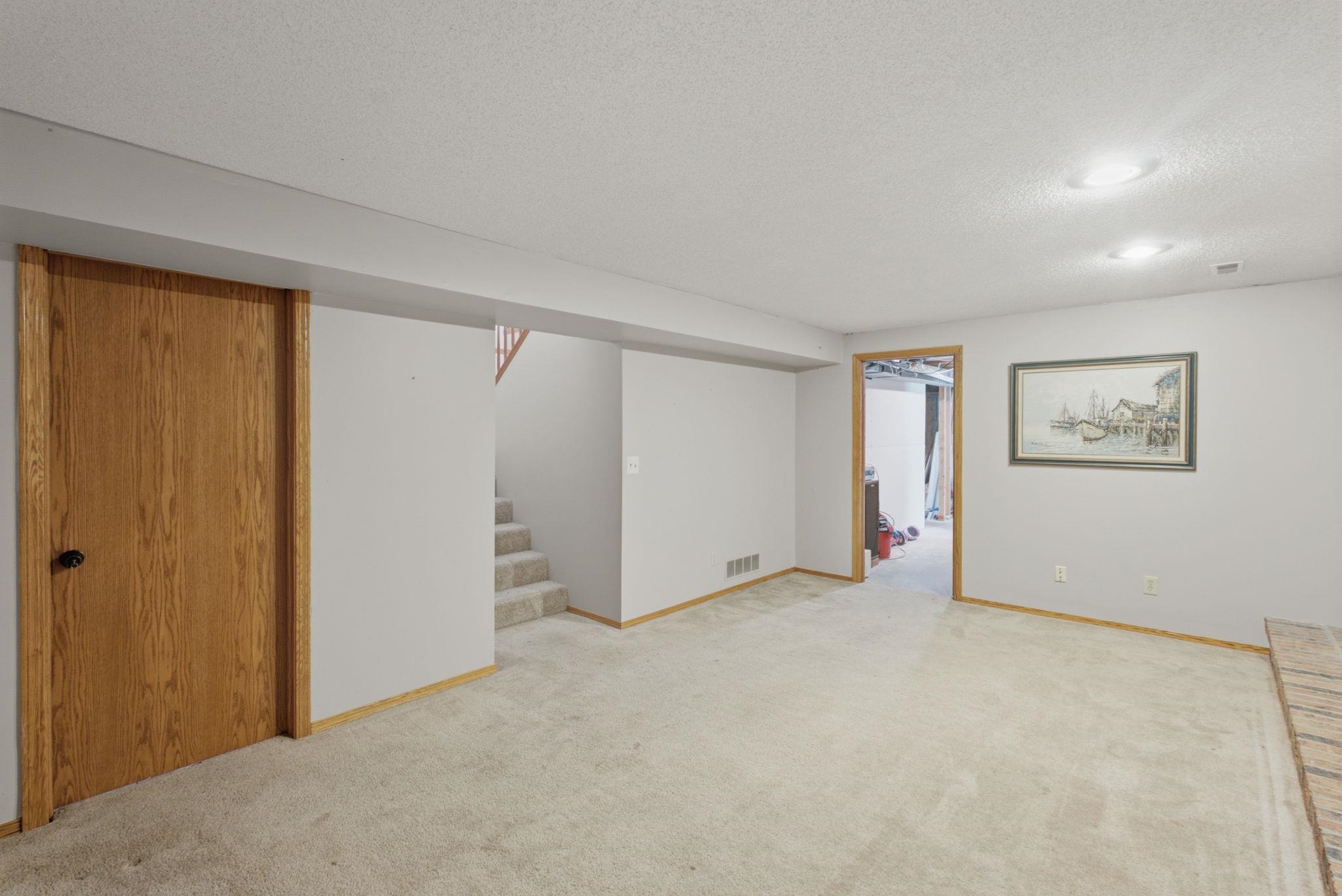 621 E Showalter Property Photo 23