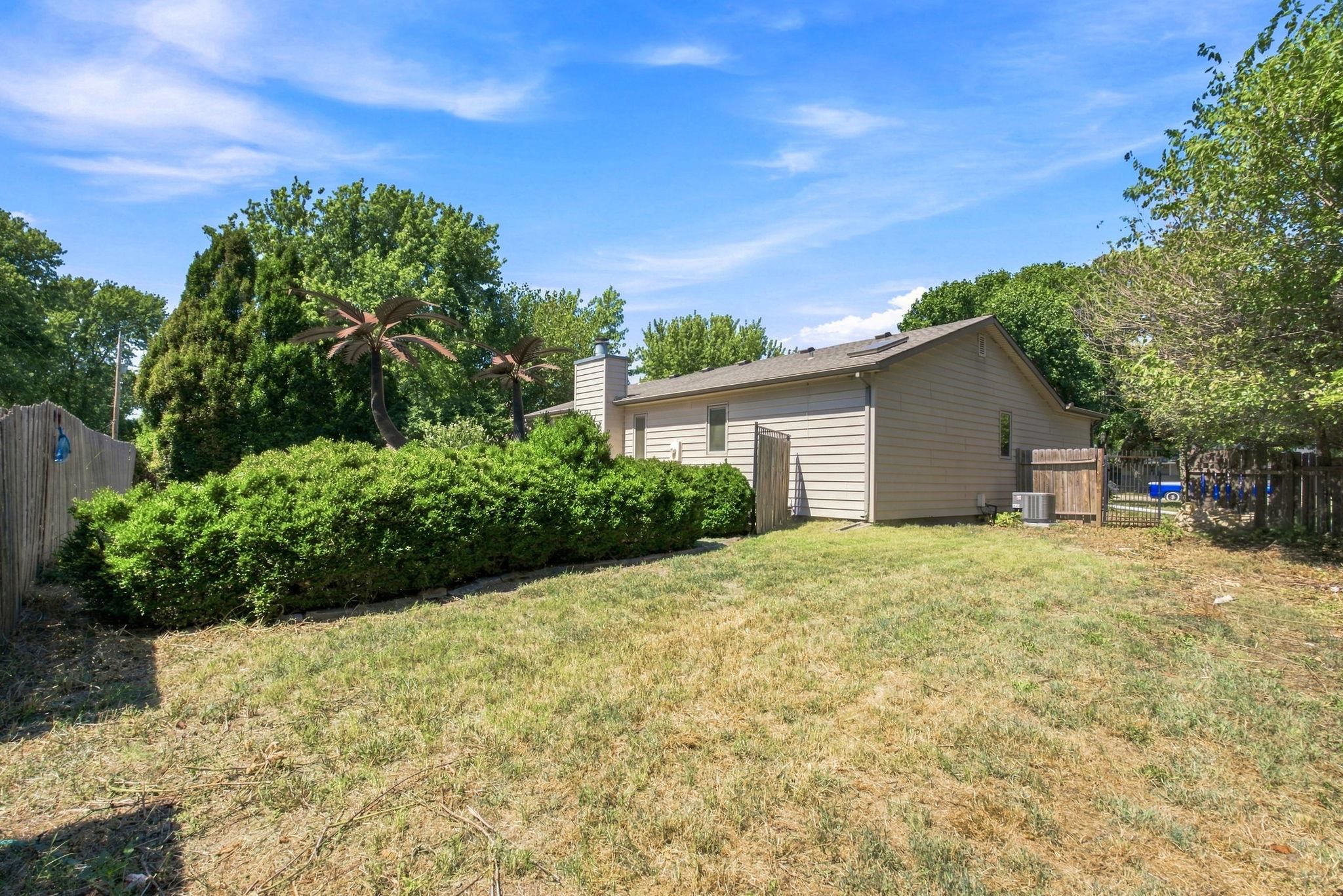 621 E Showalter Property Photo 28