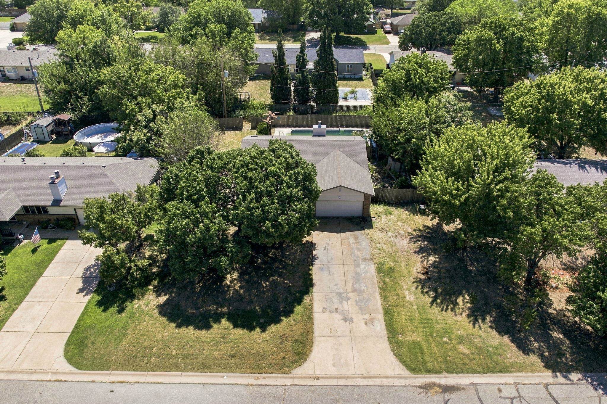621 E Showalter Property Photo 30