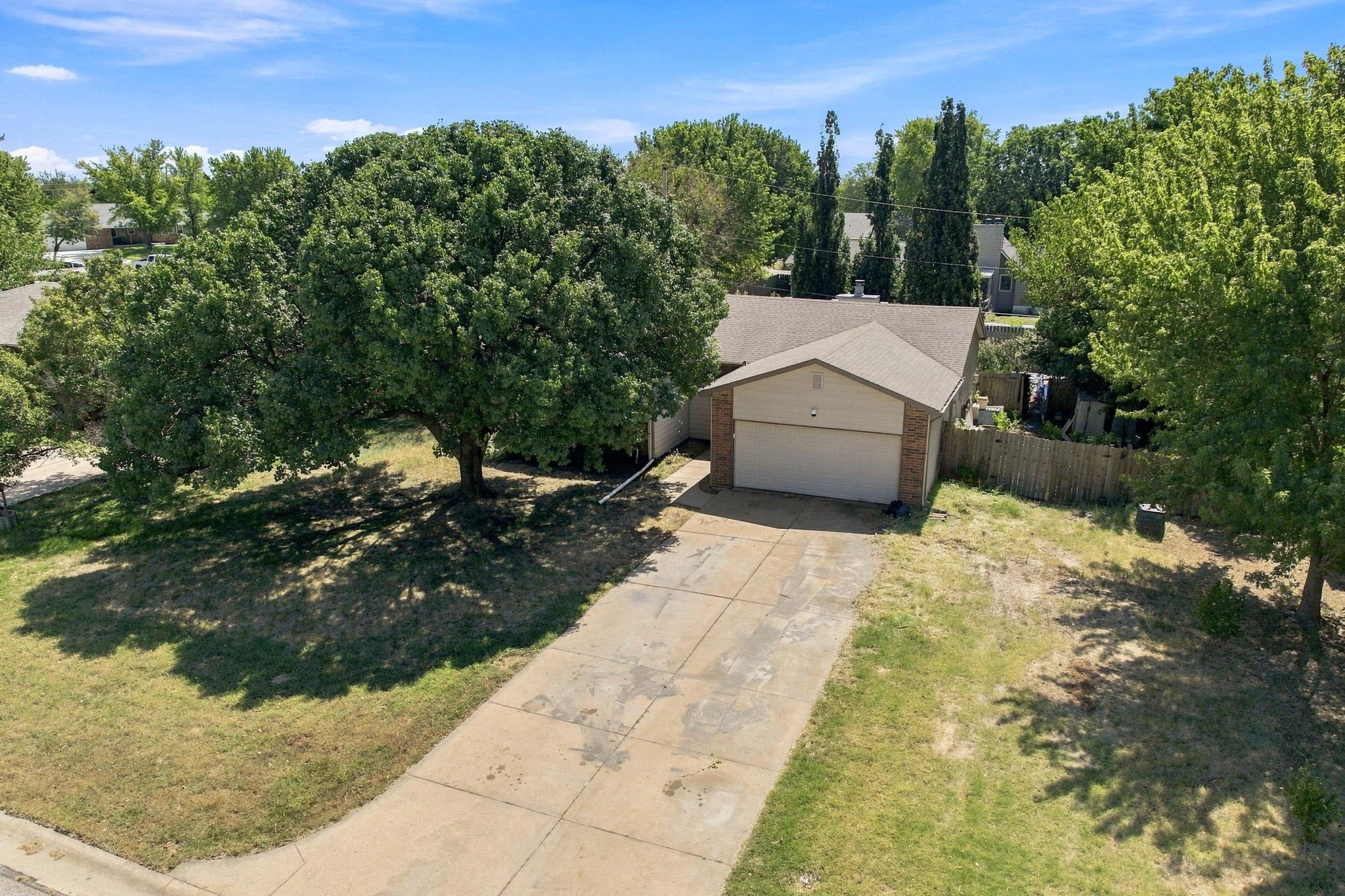621 E Showalter Property Photo 33