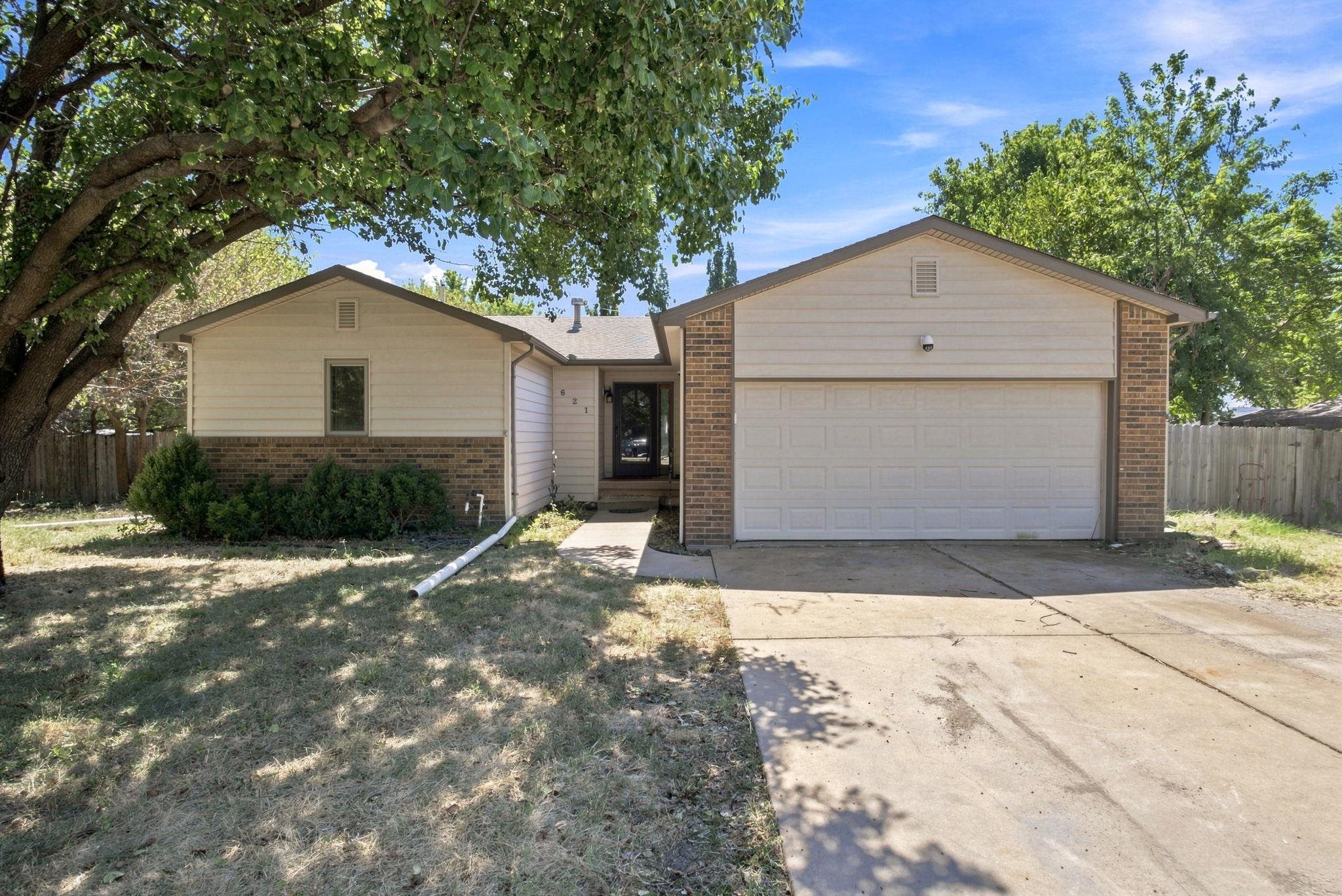 621 E Showalter Property Photo 34