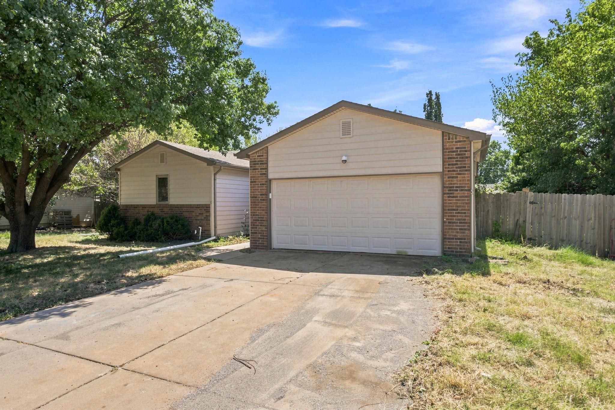 621 E Showalter Property Photo 35