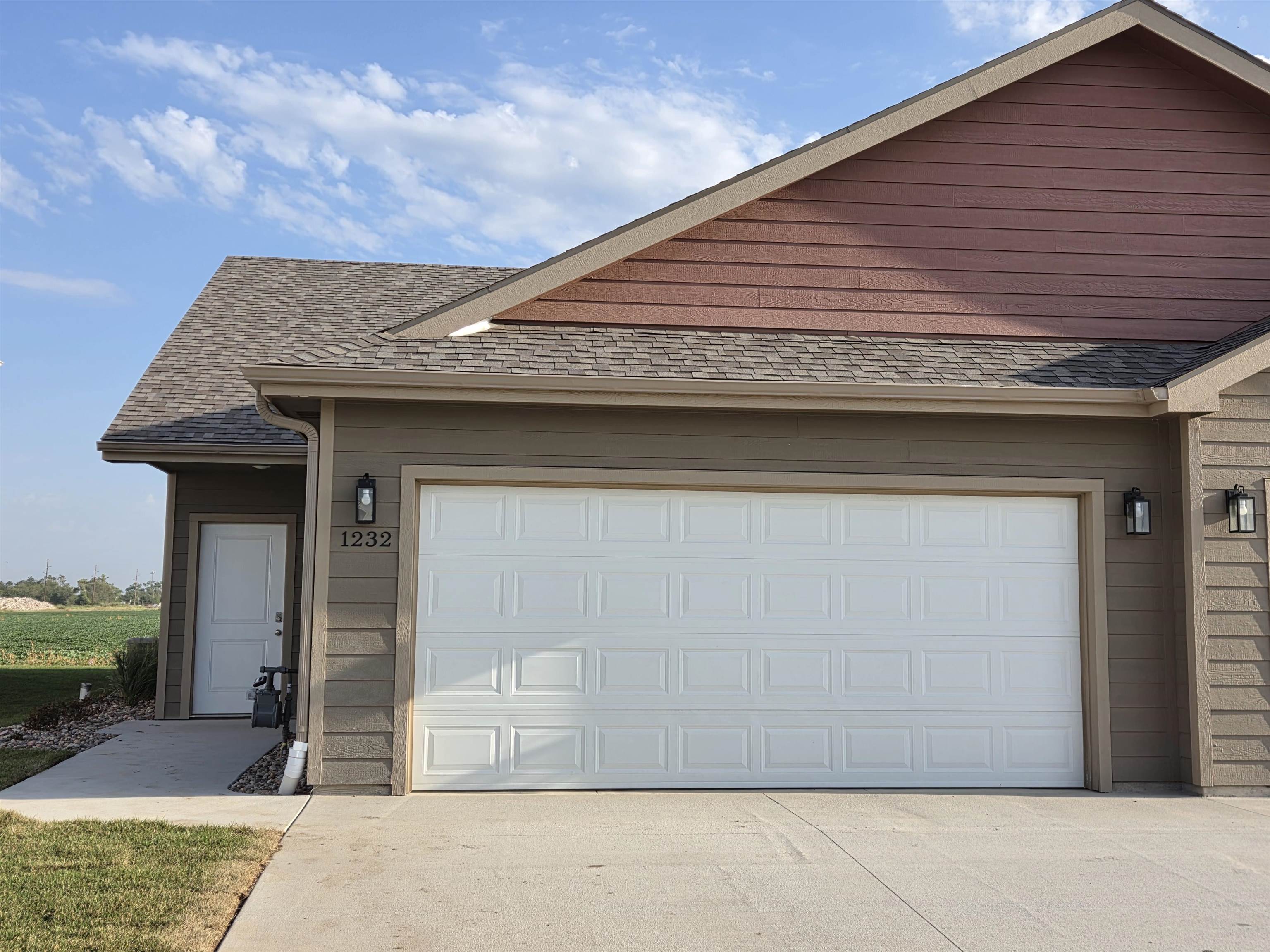 1232 Steve Hawley Ln. Property Photo 1