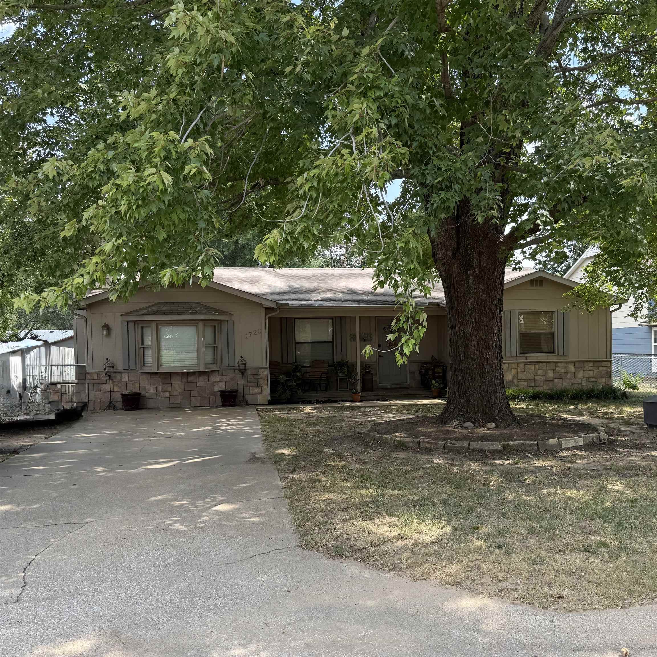 1720 N 11th Property Photo 1