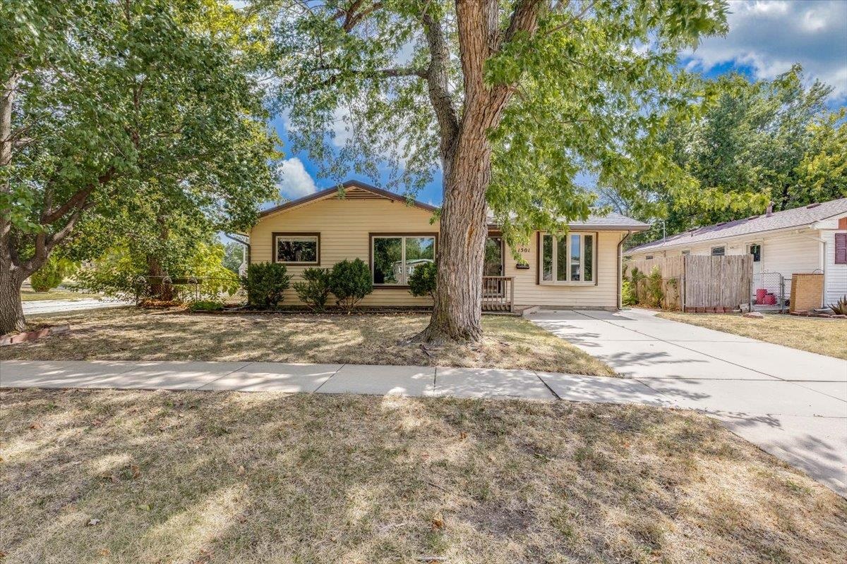 1501 W Lotus St Property Photo 1