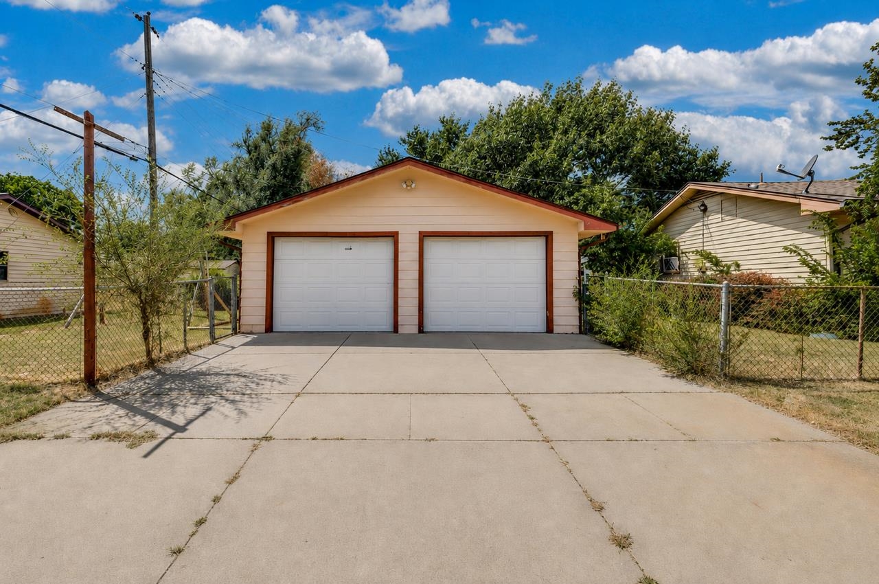 1501 W Lotus St Property Photo 4