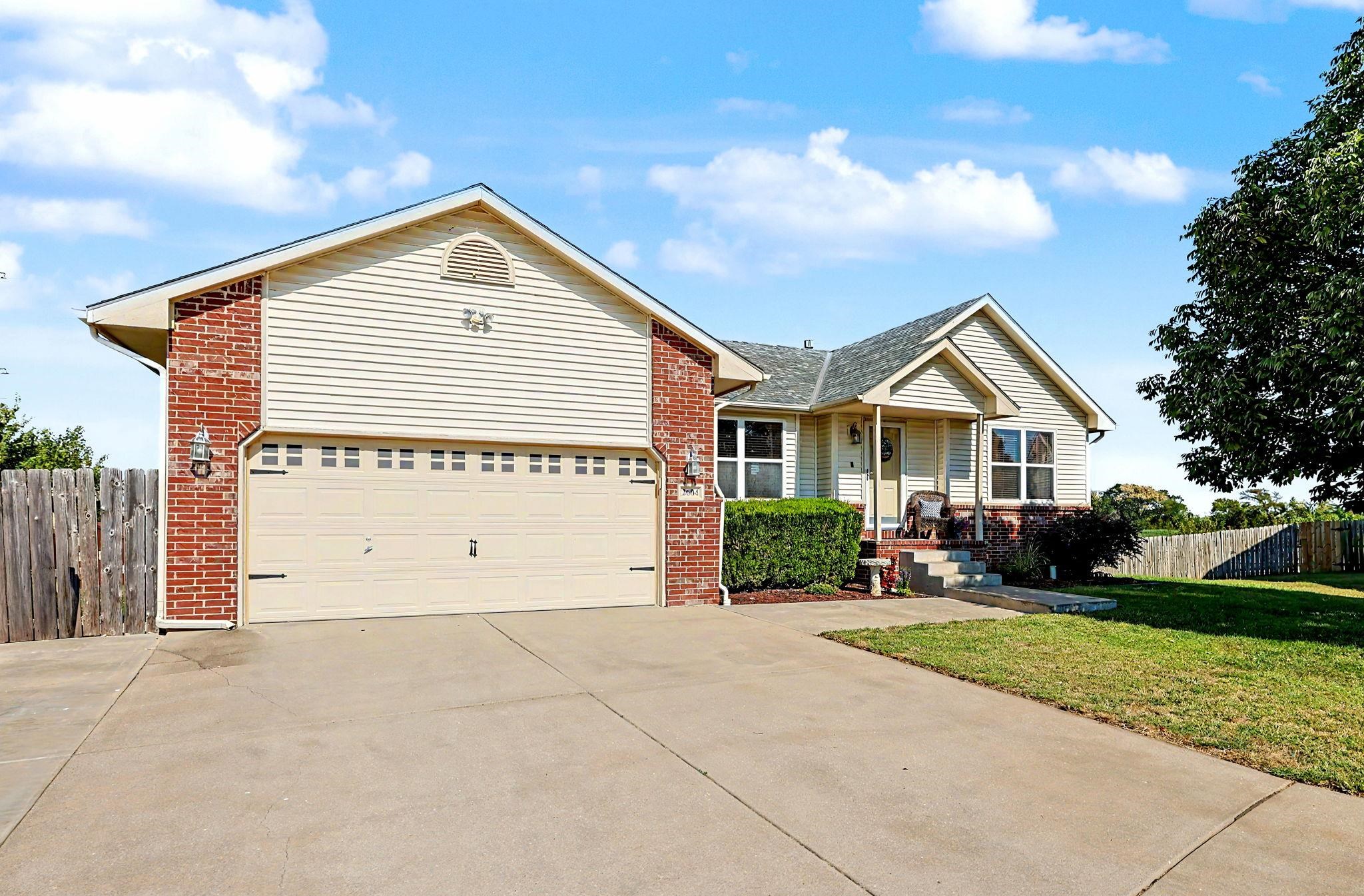2604 Mainsgate Cir Property Photo 3