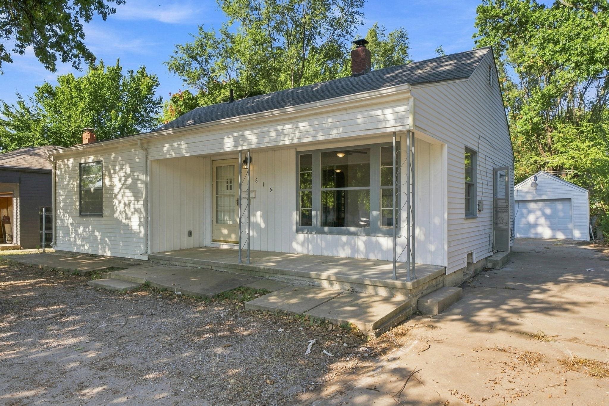 815 N Oliver Ave Property Photo 1