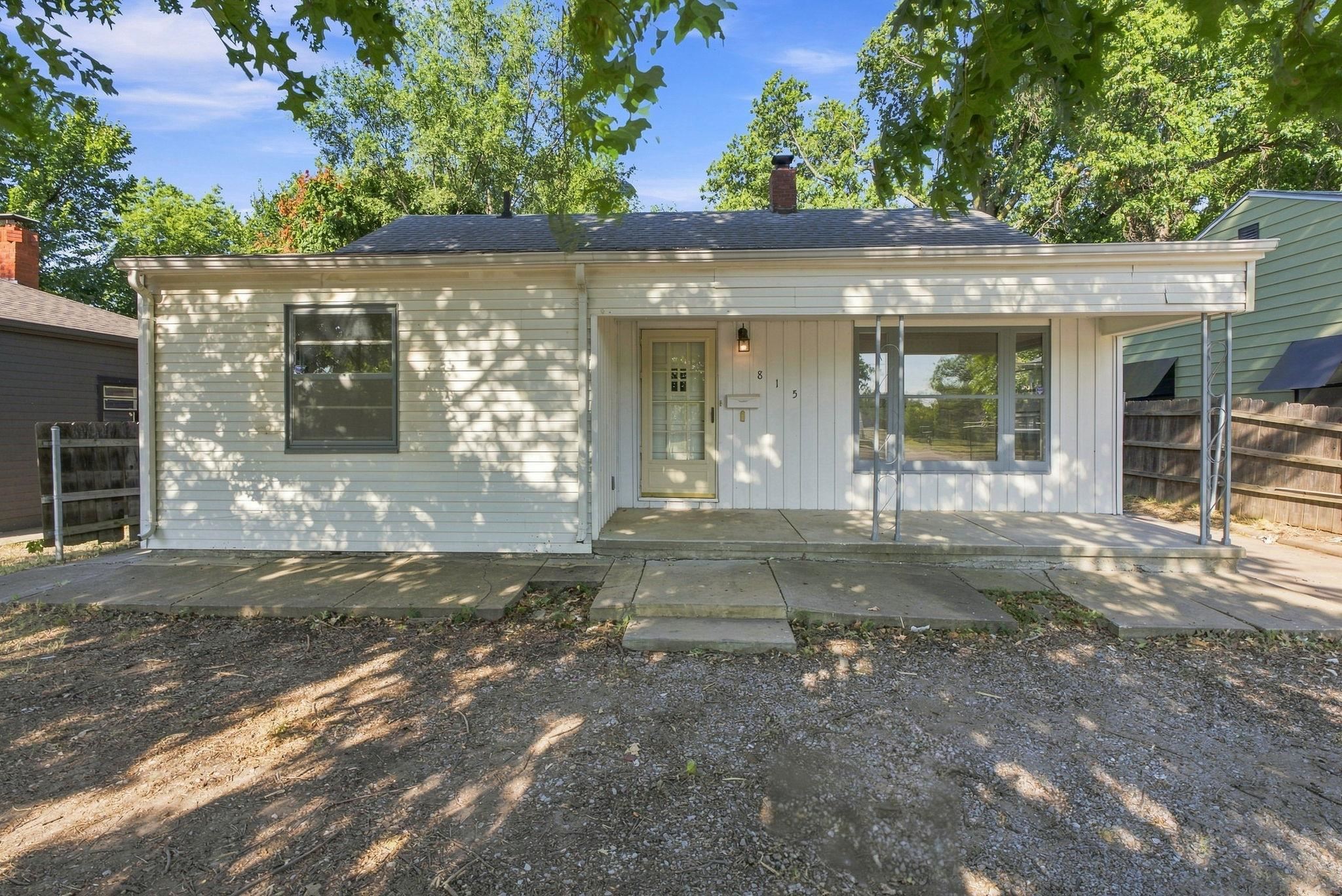 815 N Oliver Ave Property Photo 2