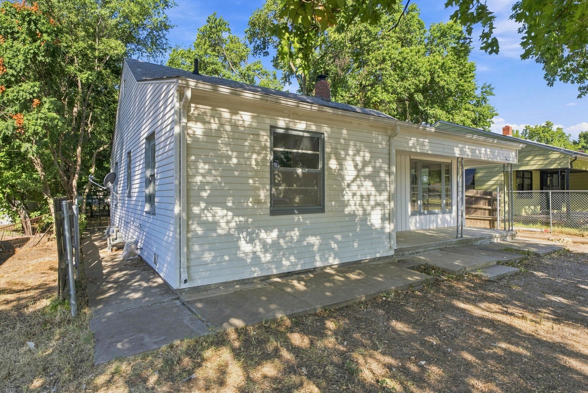 815 N Oliver Ave Property Photo 3