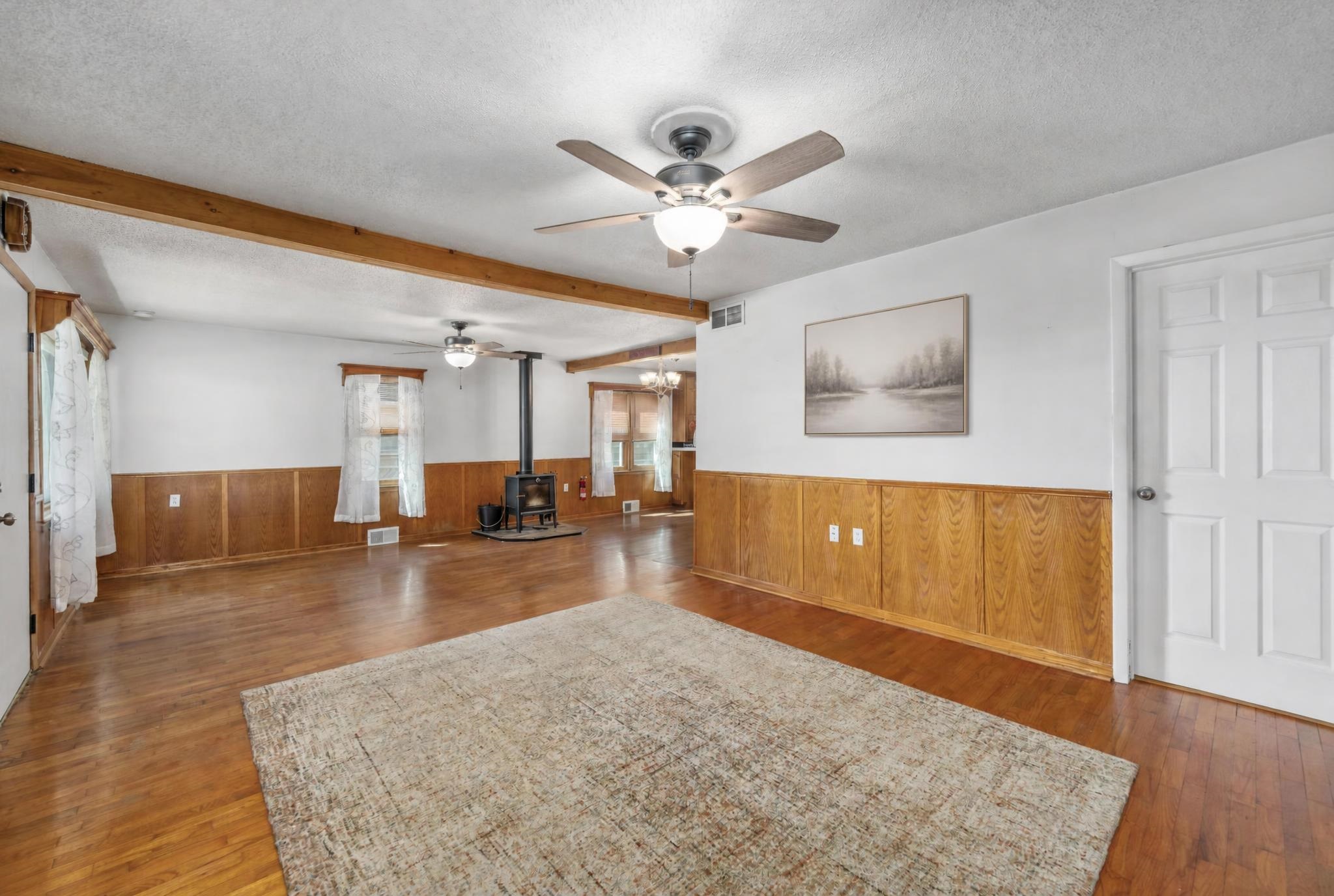 2110 Oak St Property Photo 3