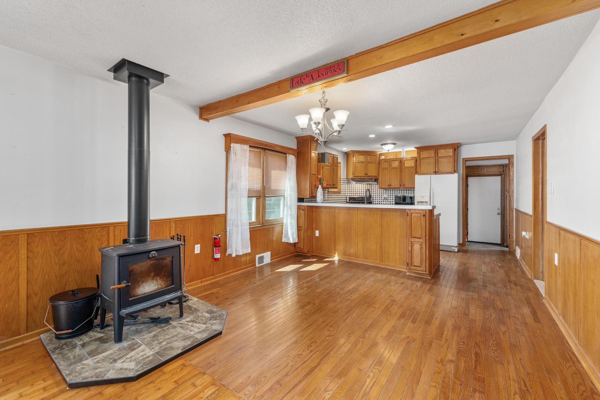 2110 Oak St Property Photo 8