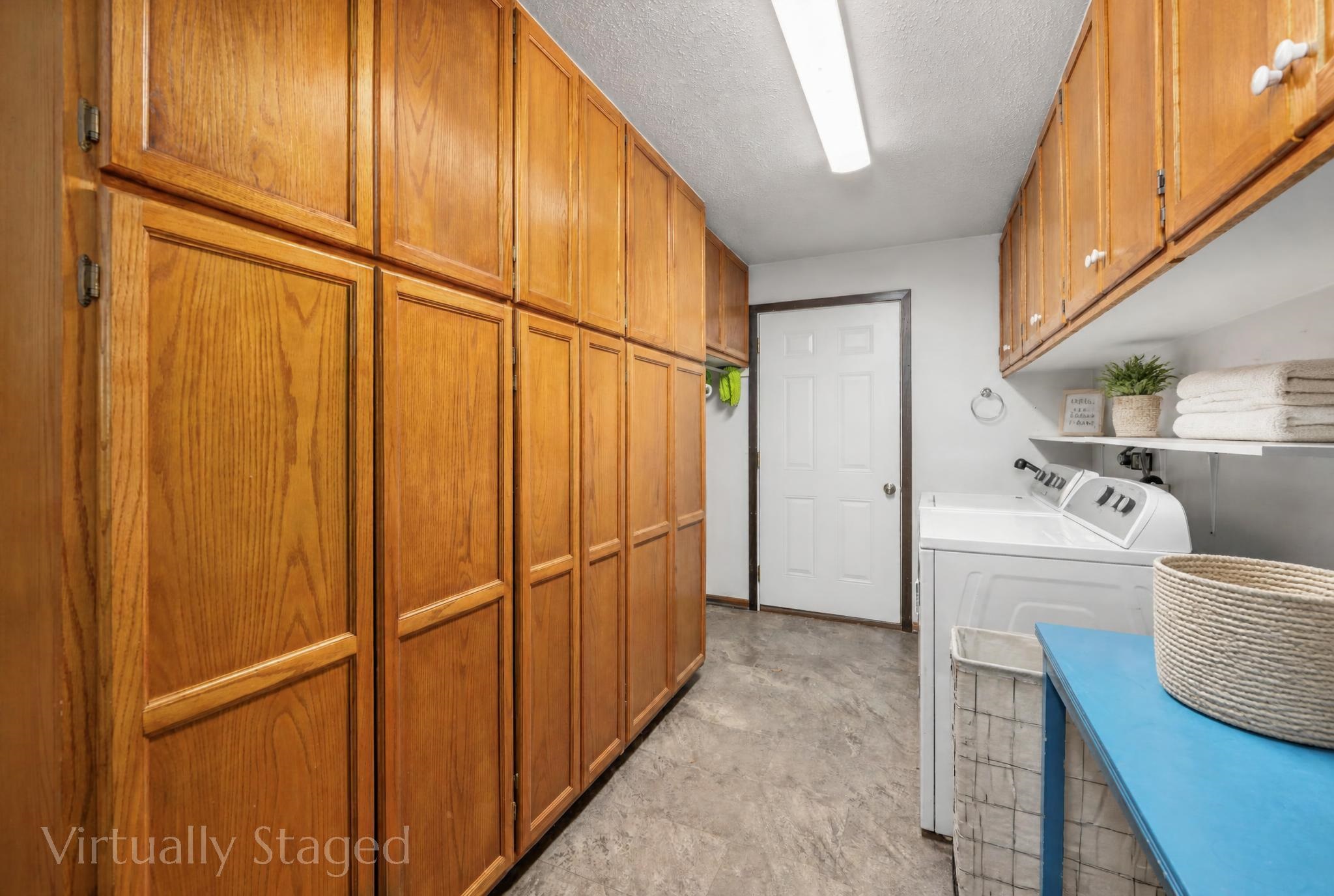 2110 Oak St Property Photo 17