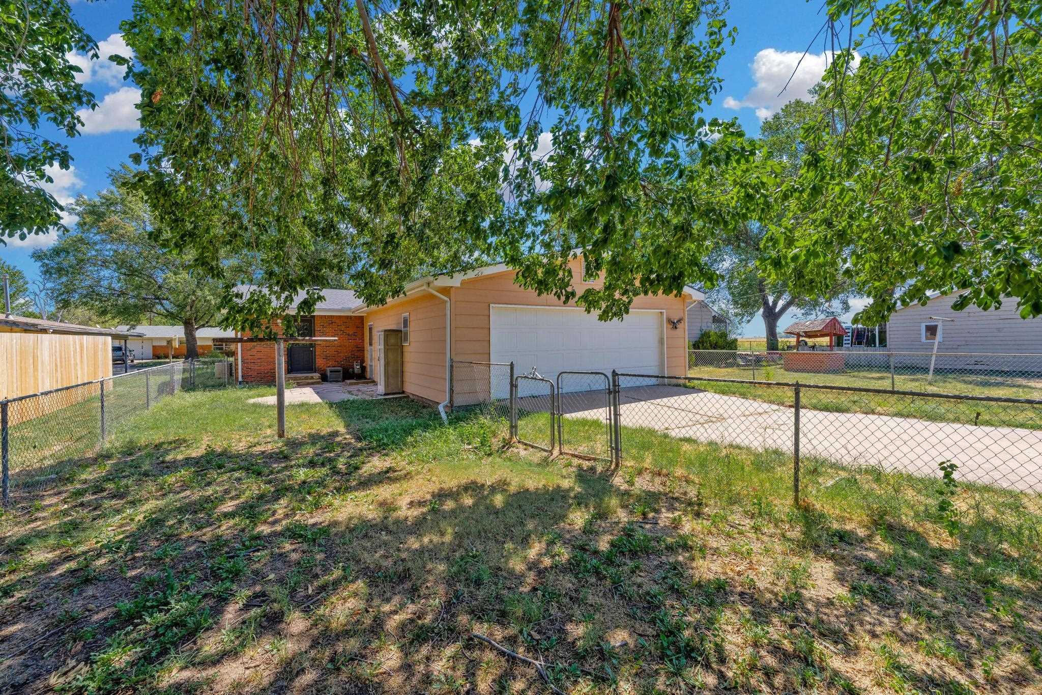 2110 Oak St Property Photo 24