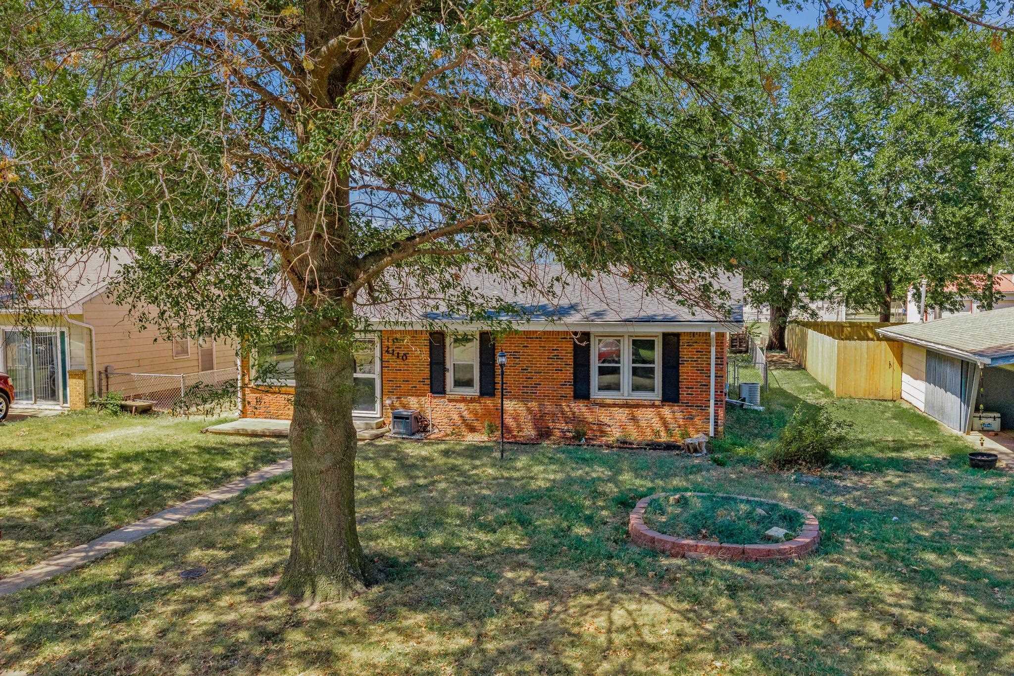 2110 Oak St Property Photo 27