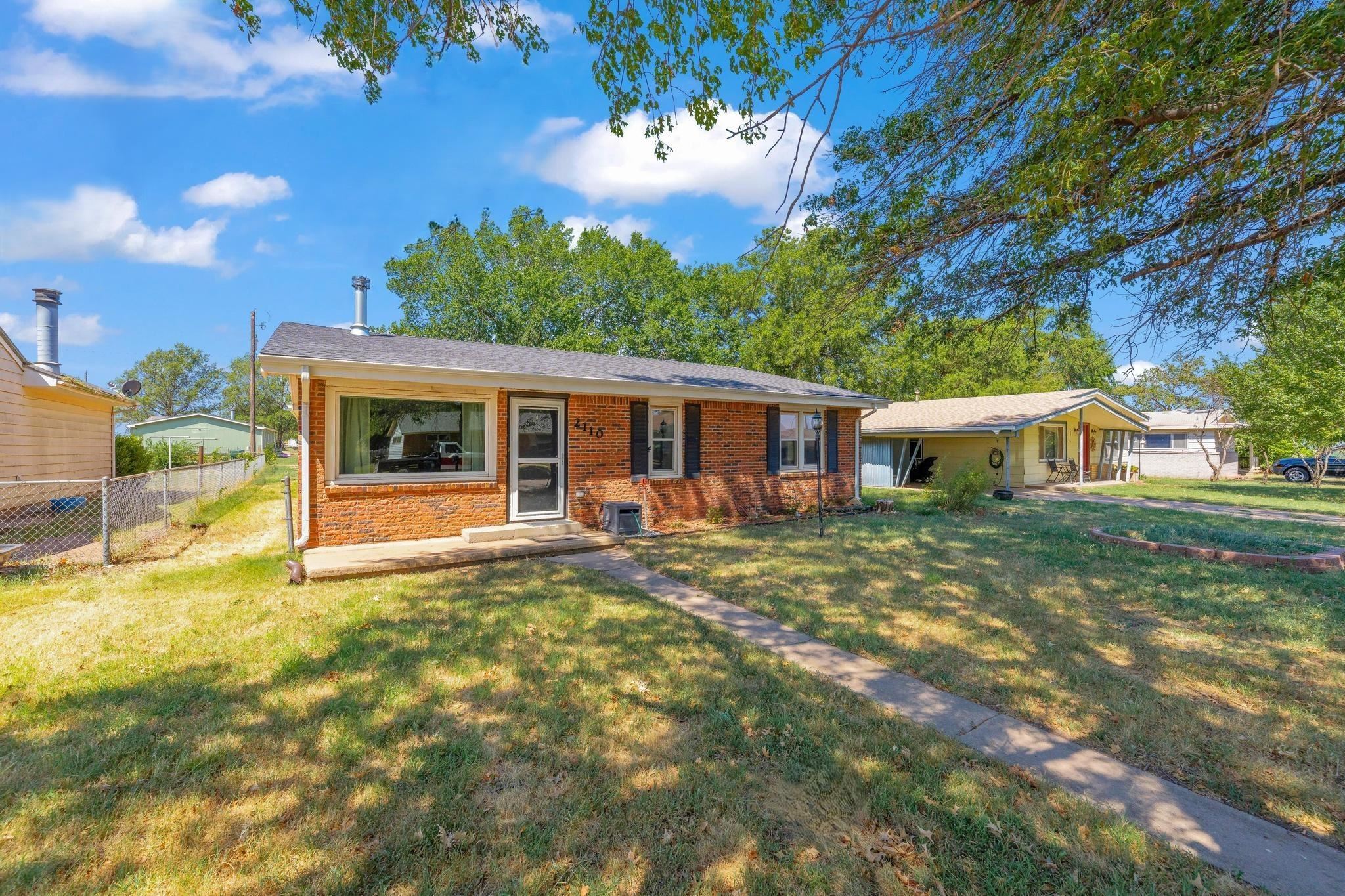 2110 Oak St Property Photo 28