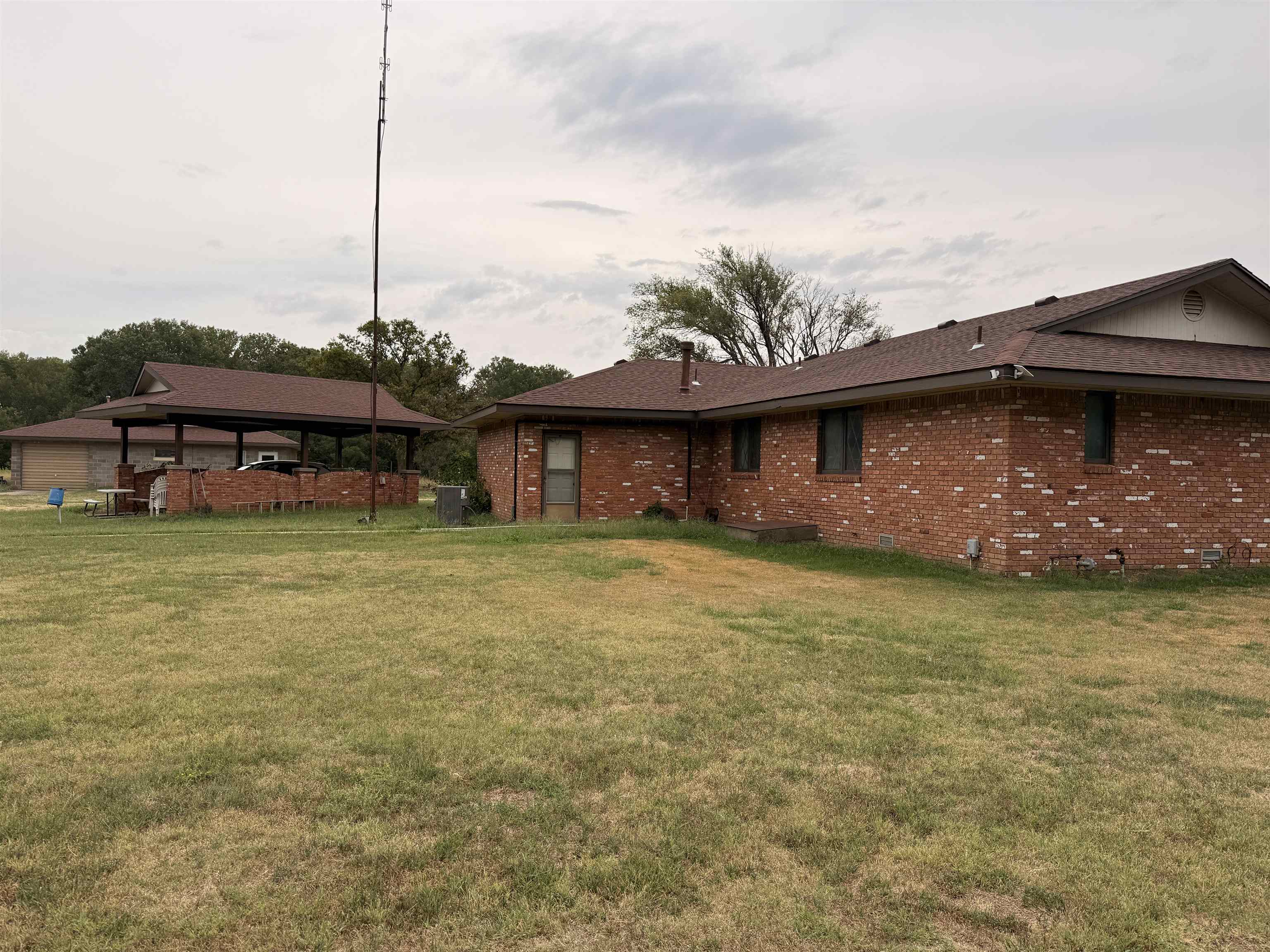 616 W Us Hwy 160 Property Photo 4