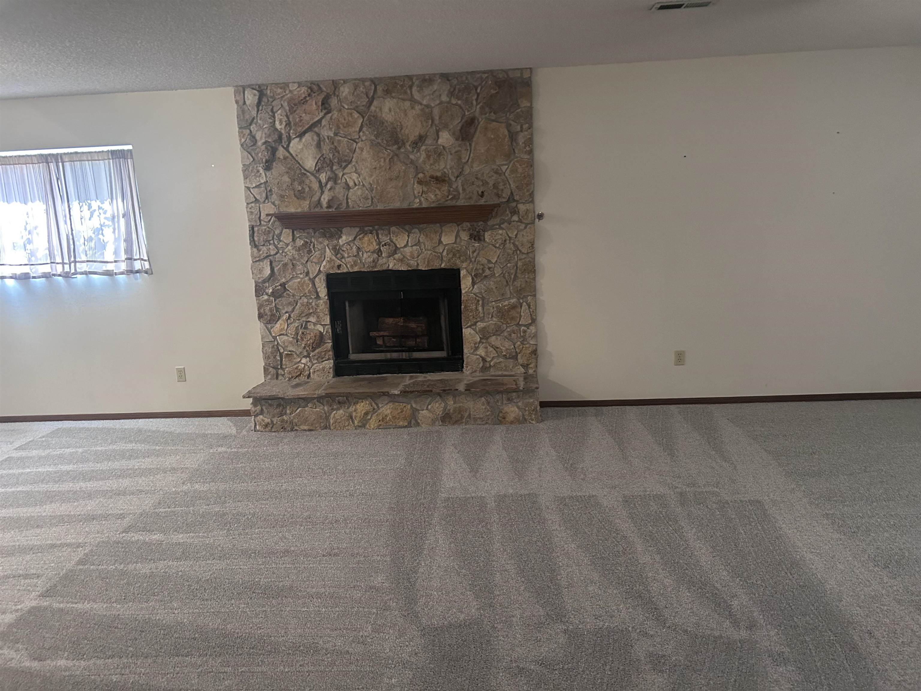 335 N Tomahawk St Property Photo 9
