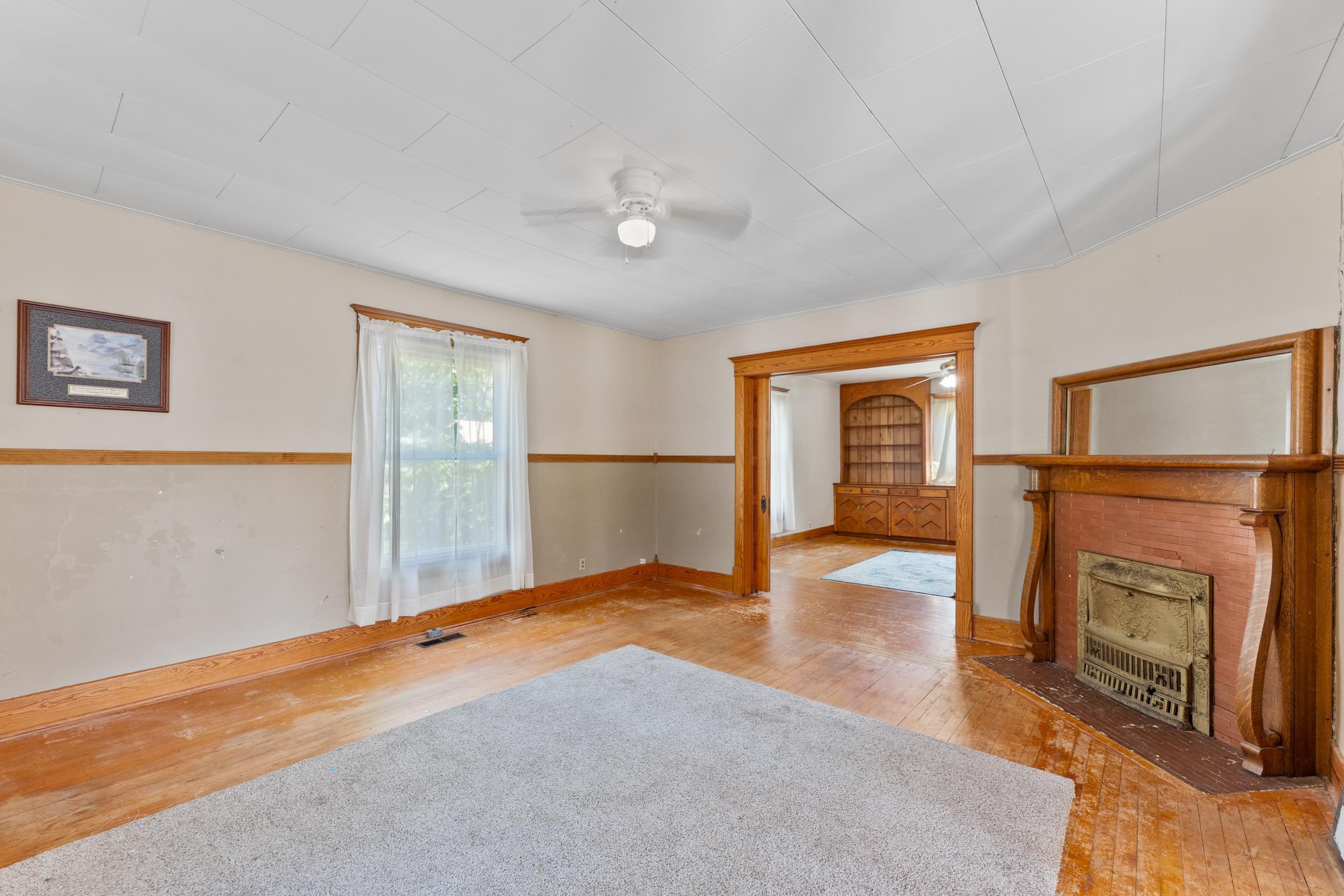 825 S Ash St Property Photo 4