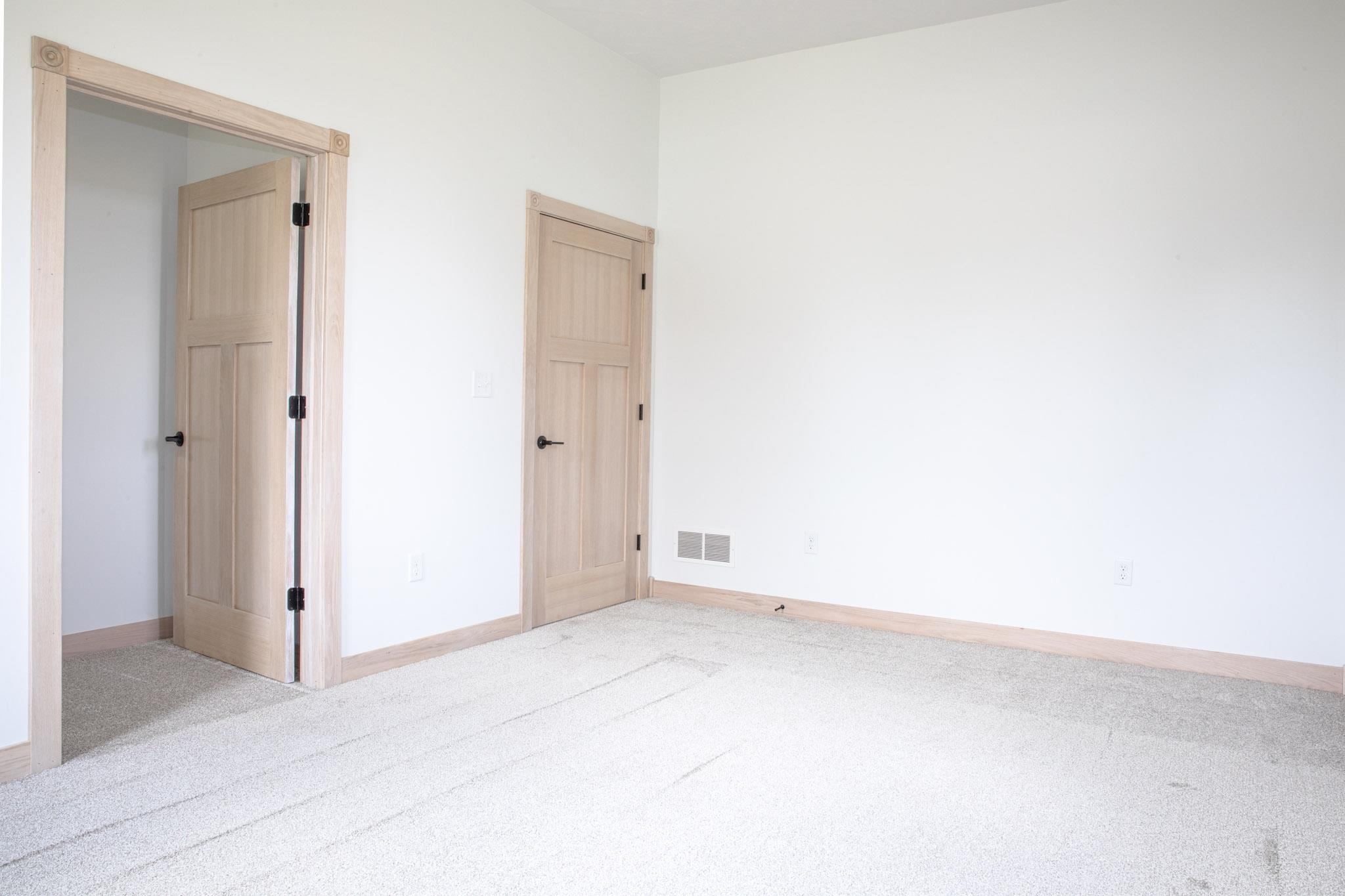 115 E 20th Property Photo 18