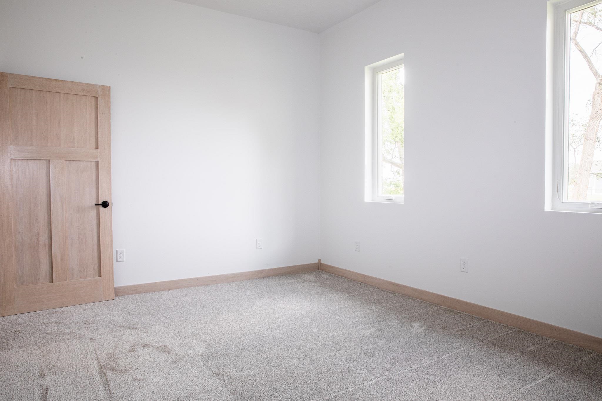 115 E 20th Property Photo 19