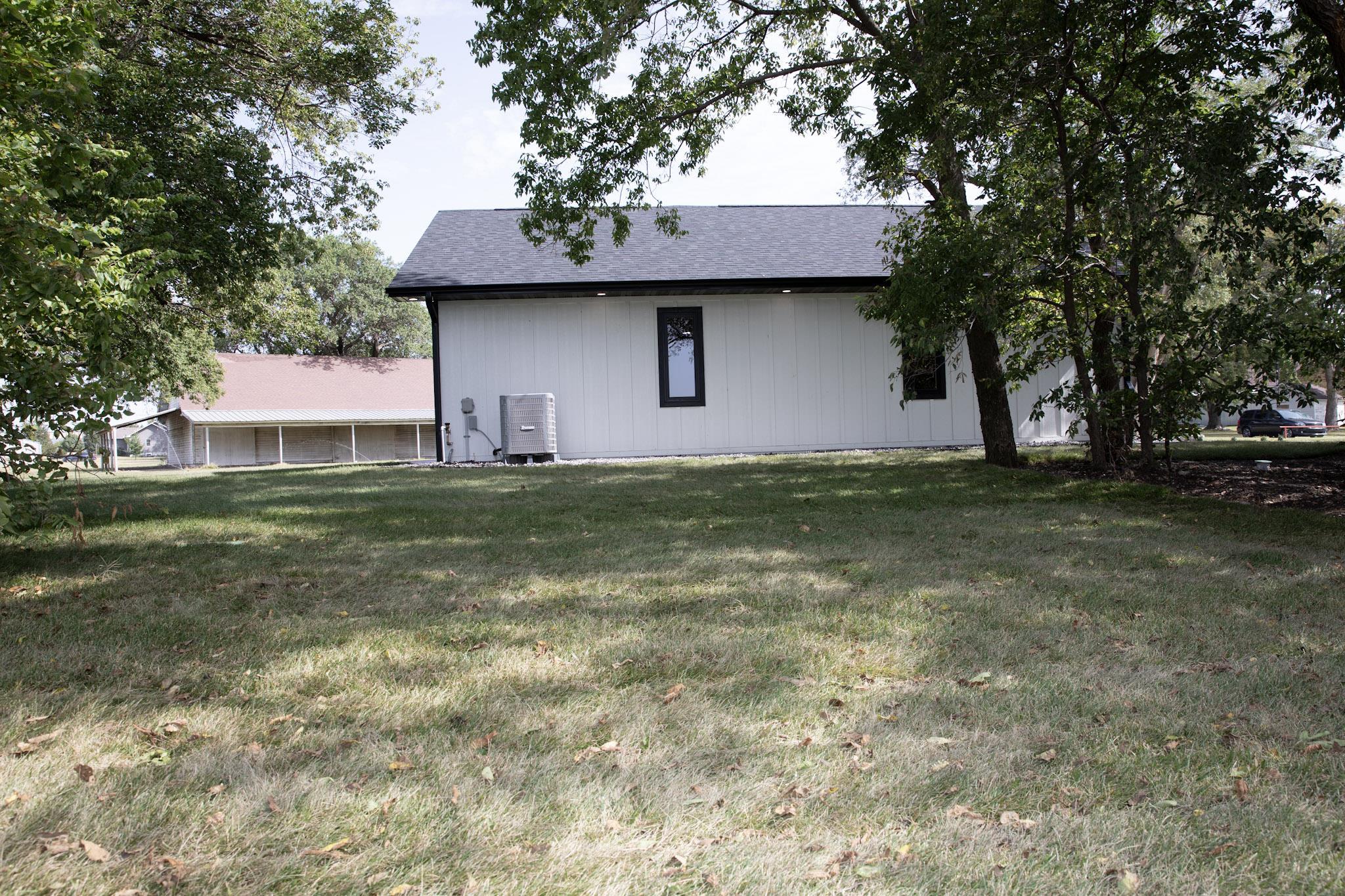 115 E 20th Property Photo 27