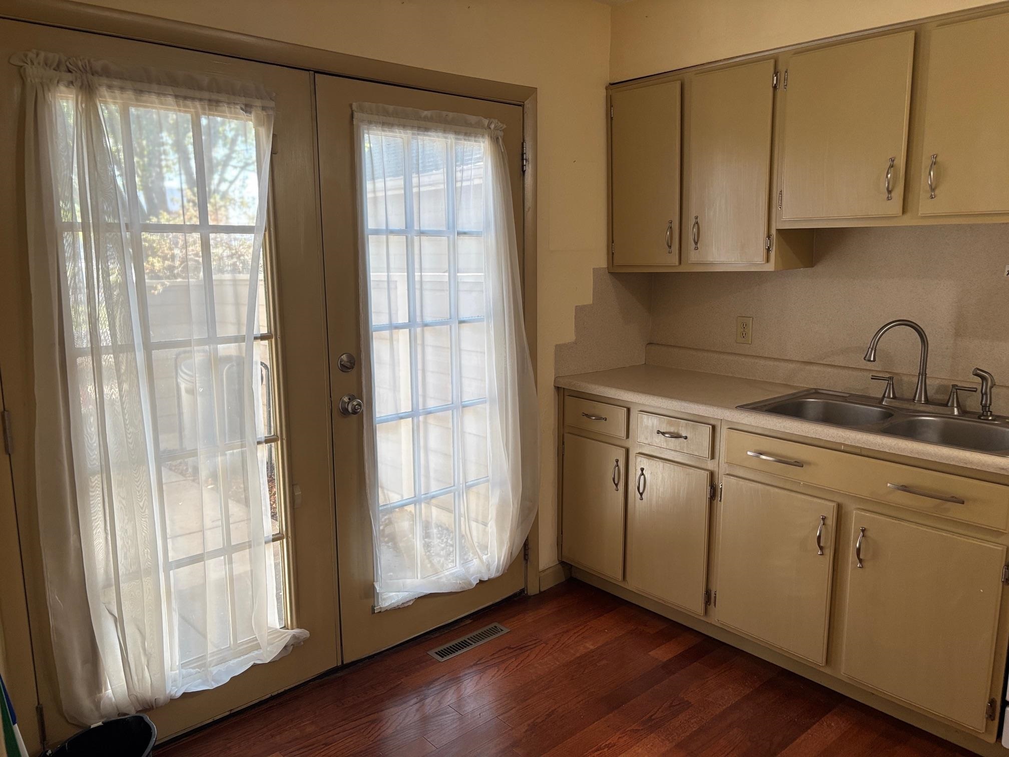 2221 N Bramblewood Property Photo 5