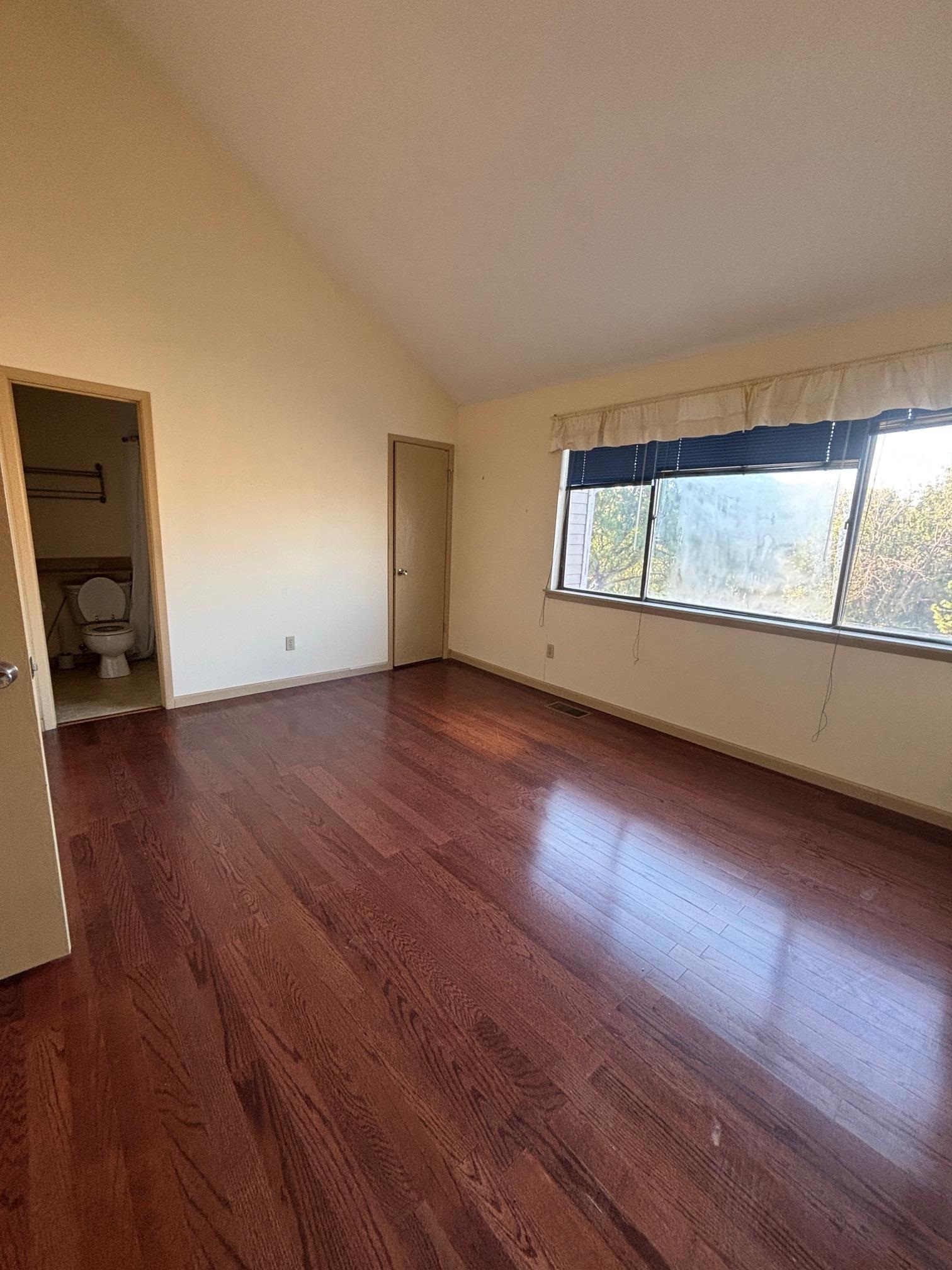 2221 N Bramblewood Property Photo 7