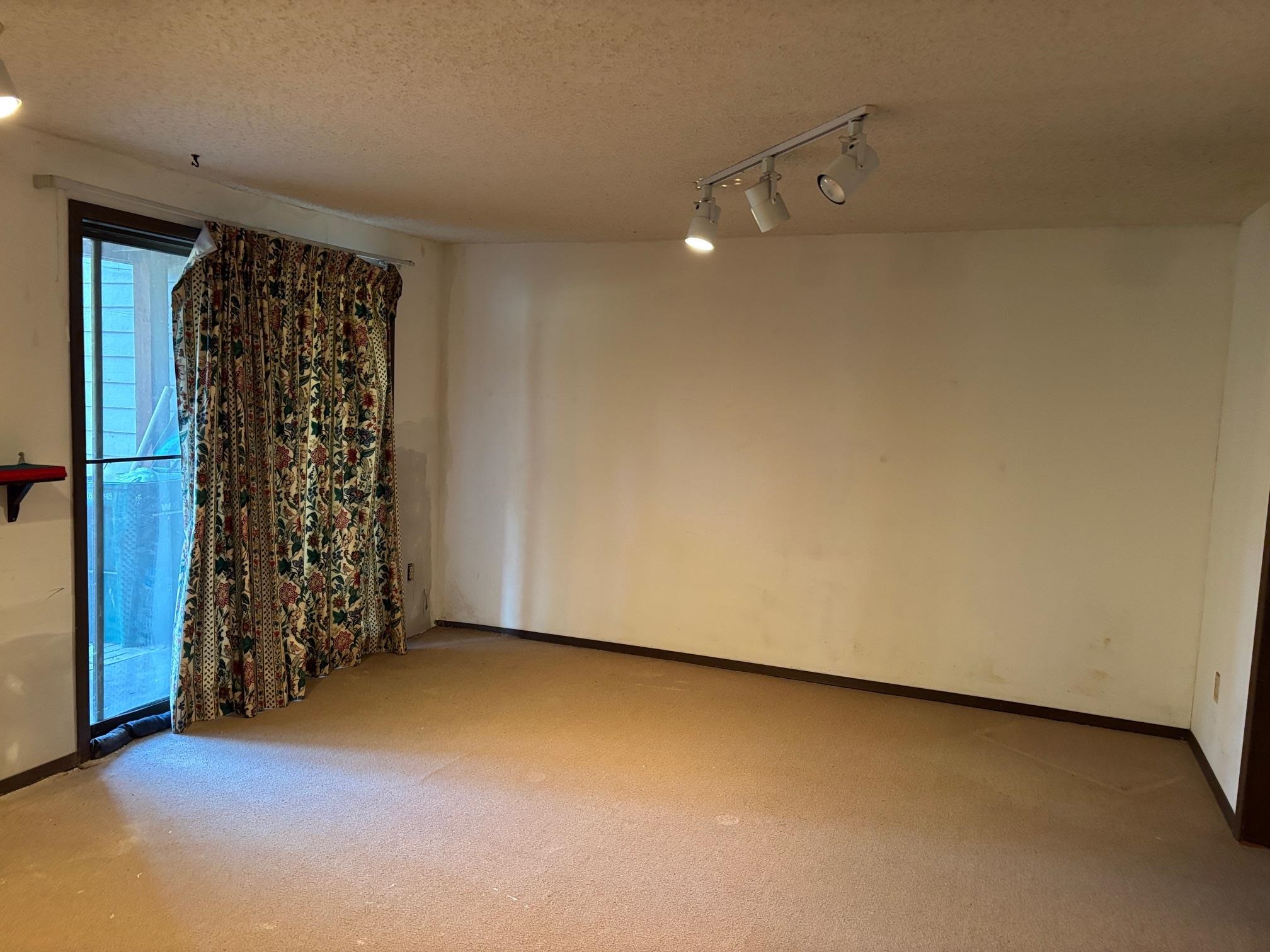 2221 N Bramblewood Property Photo 8