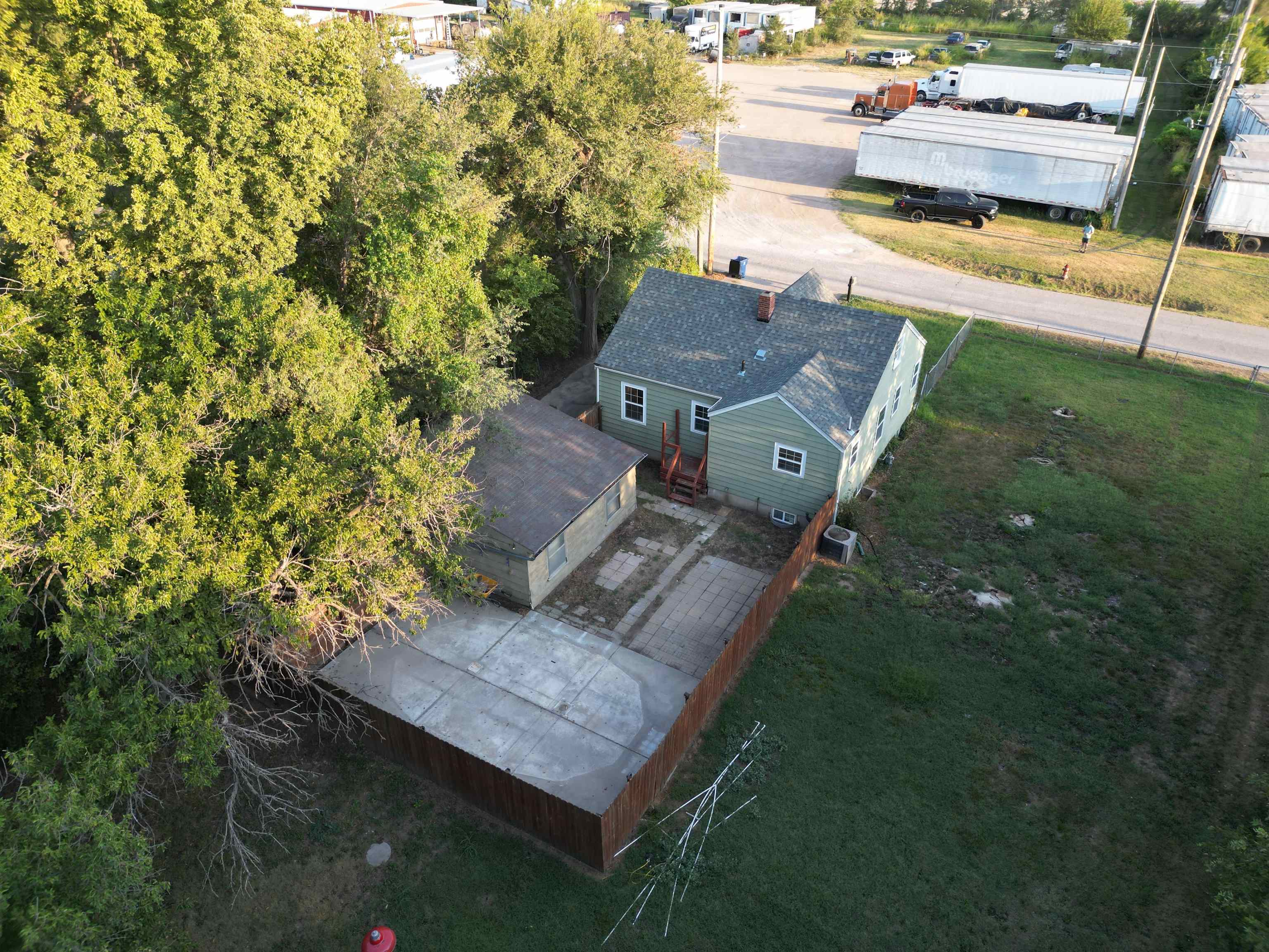 522 E 49th St. N. Property Photo 15