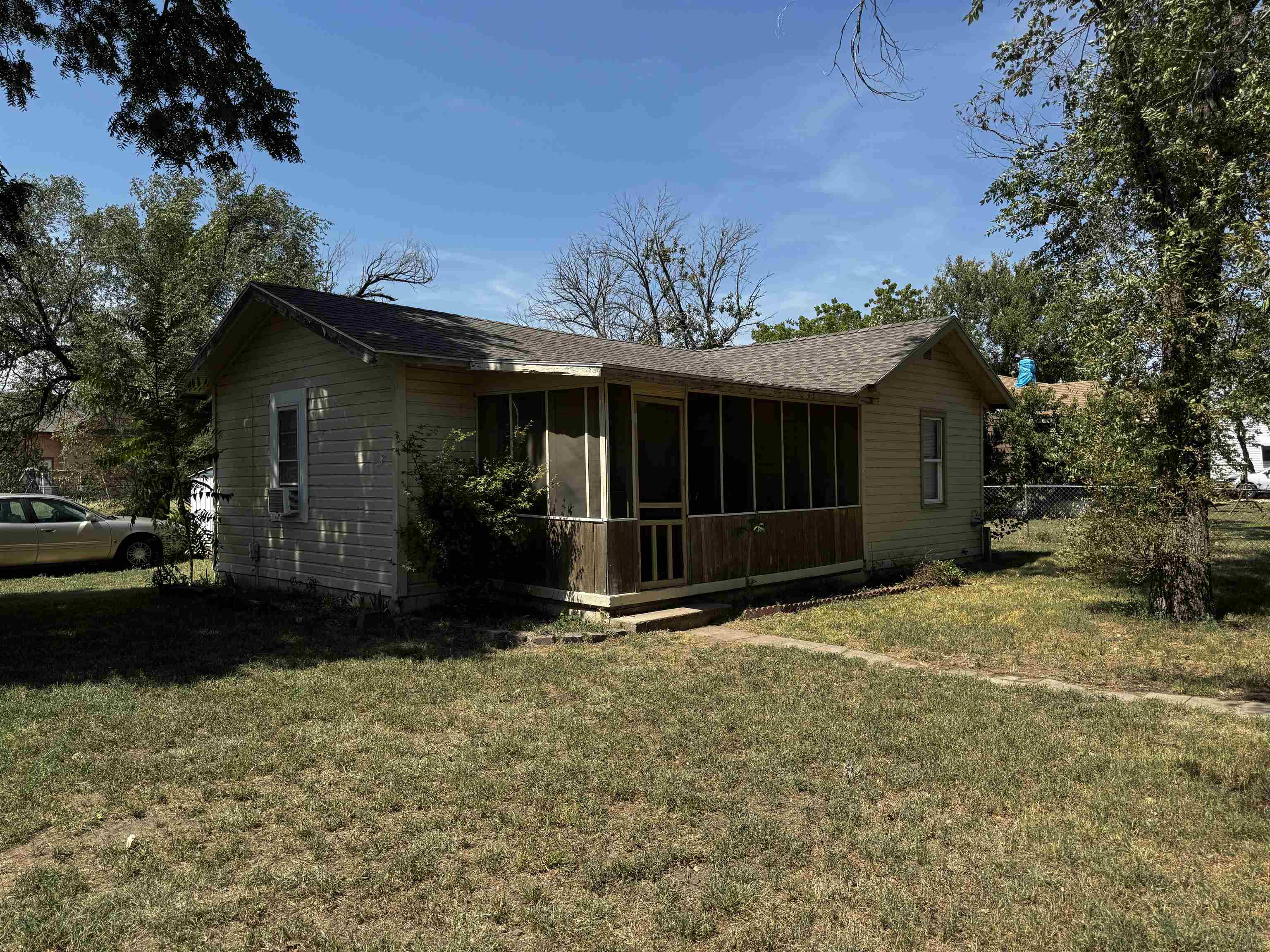 1501 N Prairie Ave Property Photo 1