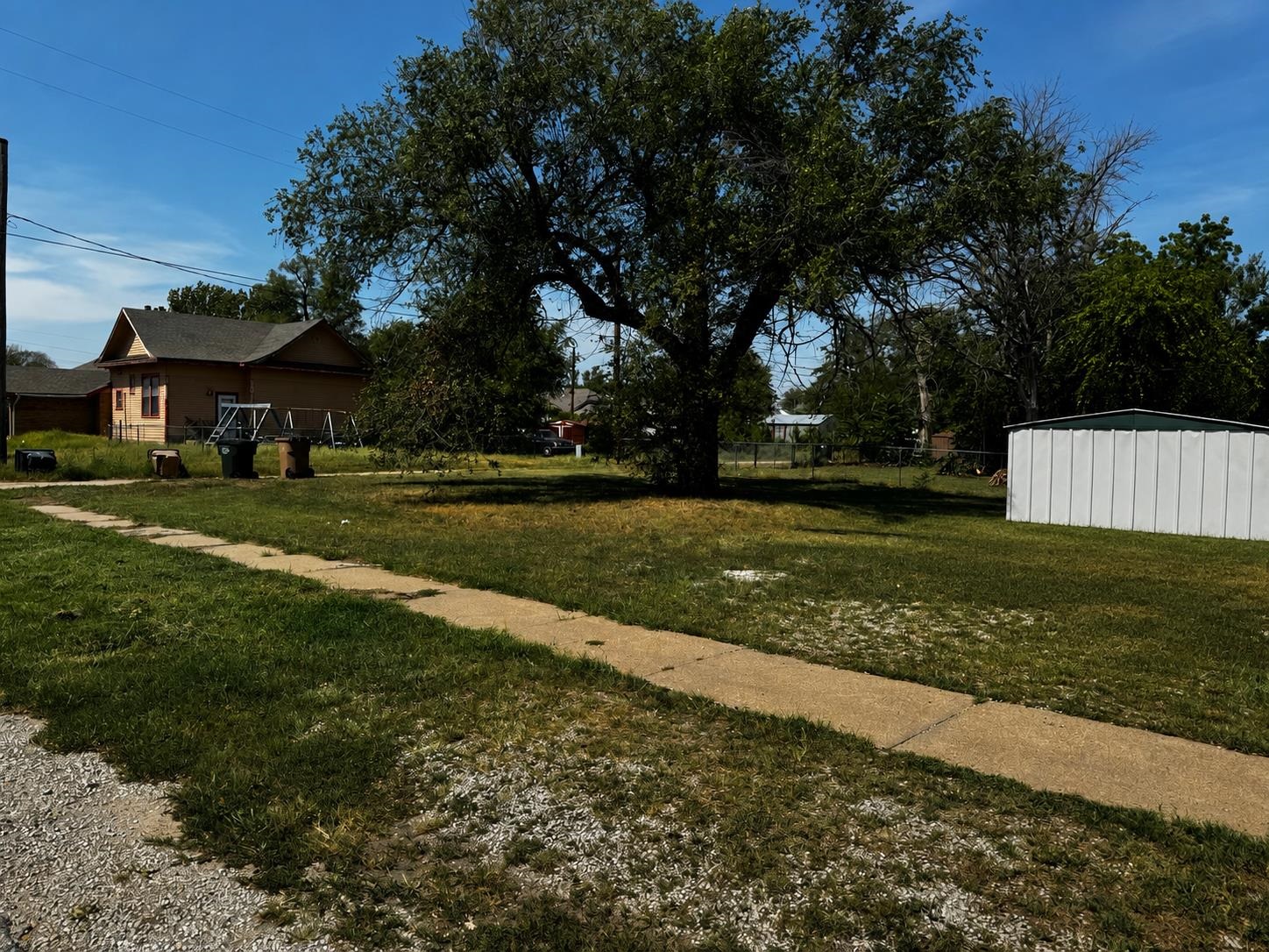 1501 N Prairie Ave Property Photo 2