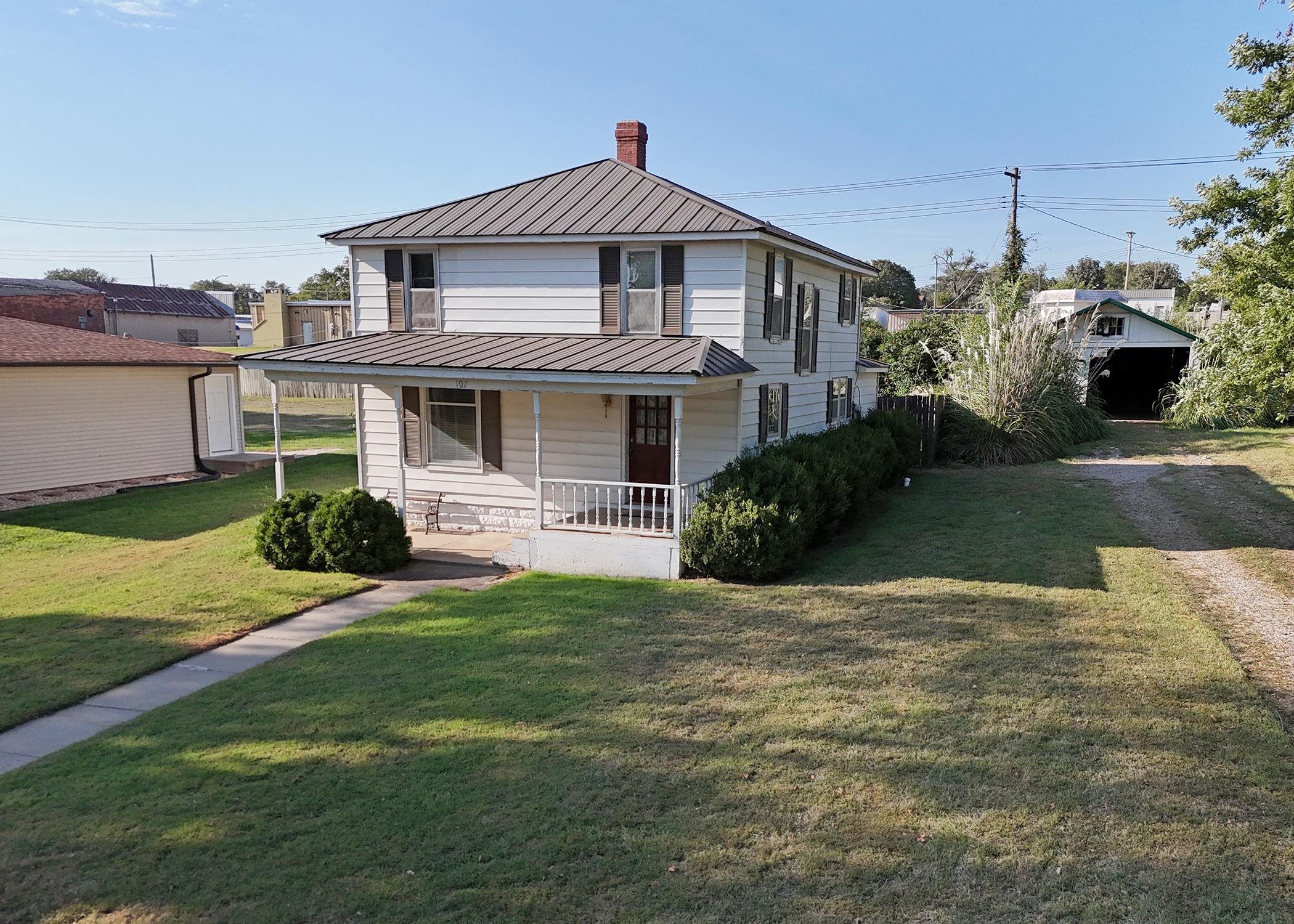 107 E Bartlett St