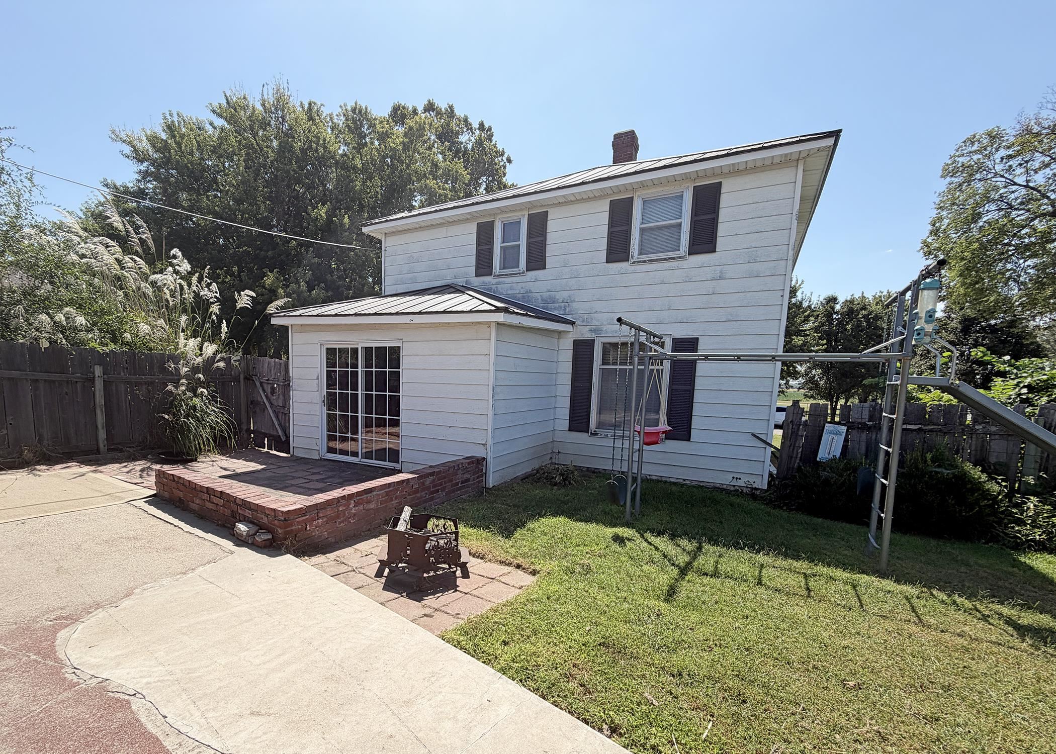 107 E Bartlett St Property Photo 16