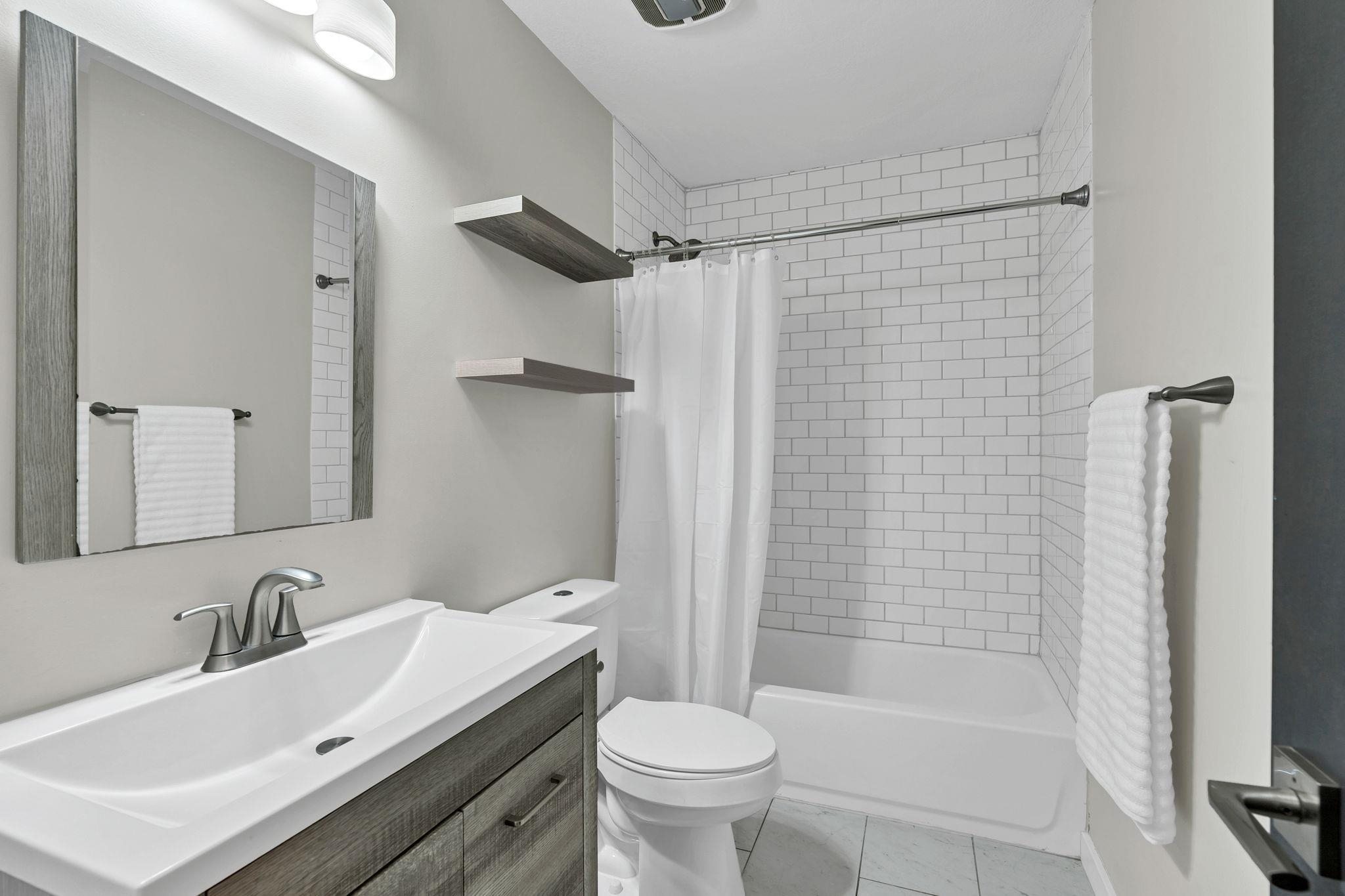 4051 N Harding Property Photo 24
