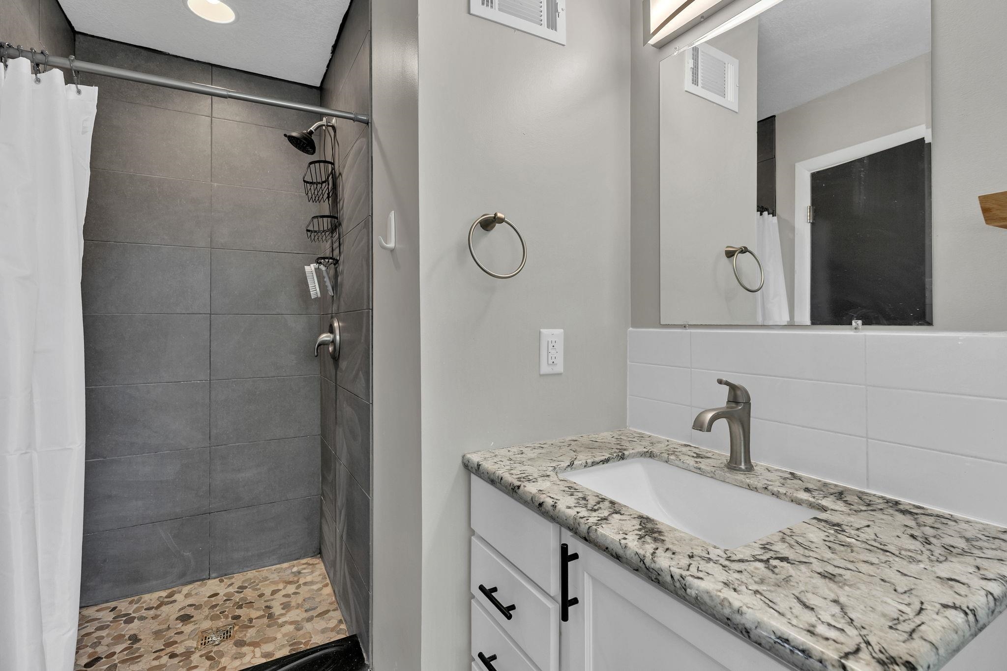 4051 N Harding Property Photo 27
