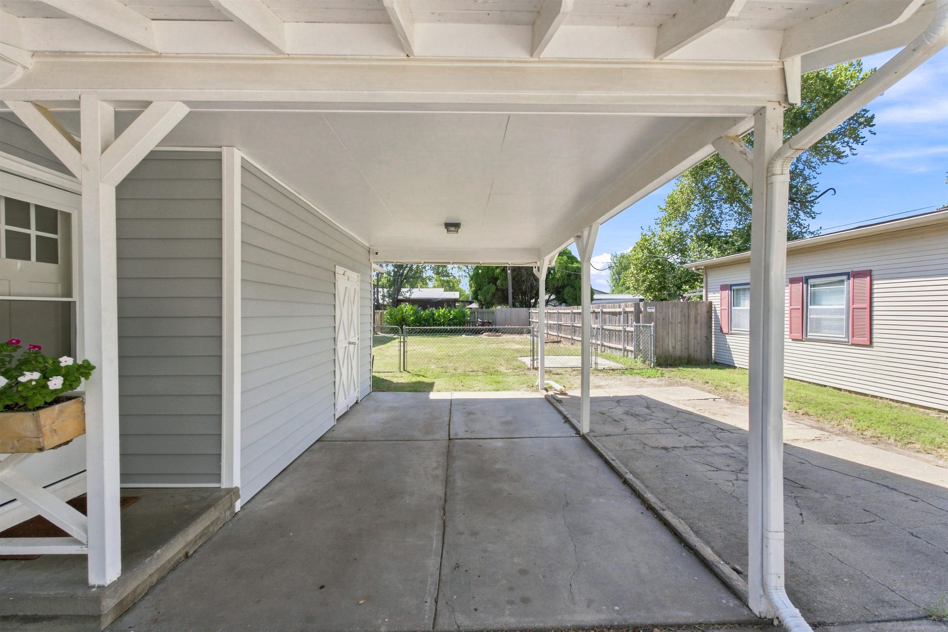 4221 W Memory Ln Property Photo 4