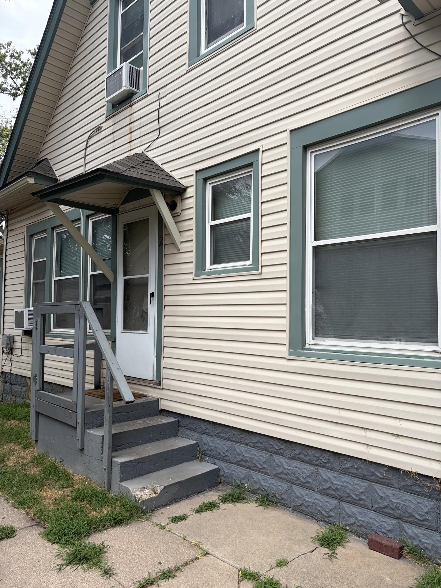 909 N Porter Ave Apts 1-4 Property Photo 2