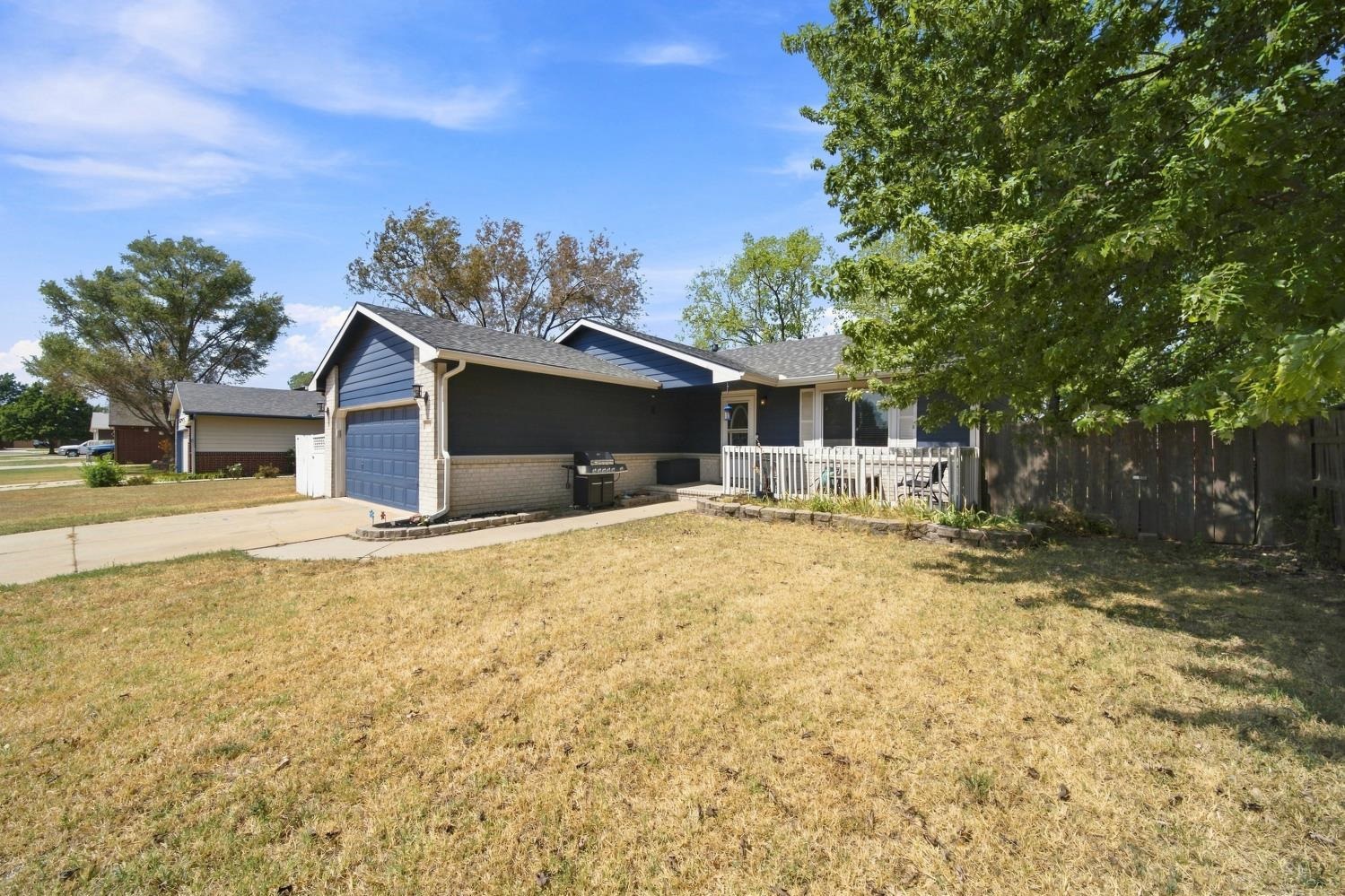 1607 S Lark Ct Property Photo 3