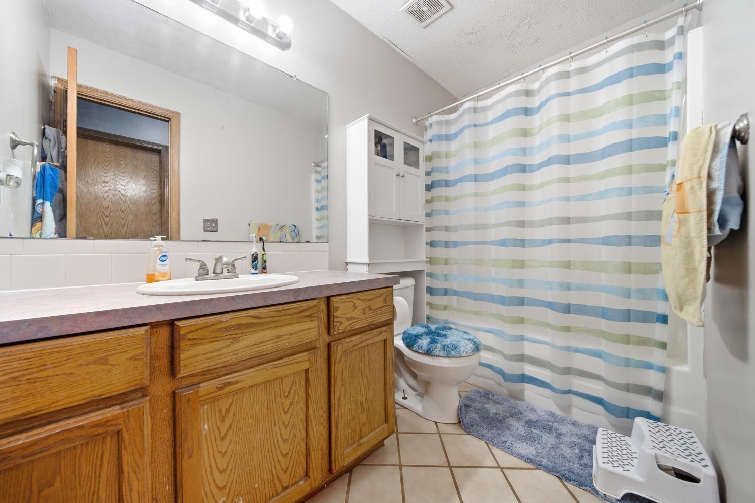 1607 S Lark Ct Property Photo 4