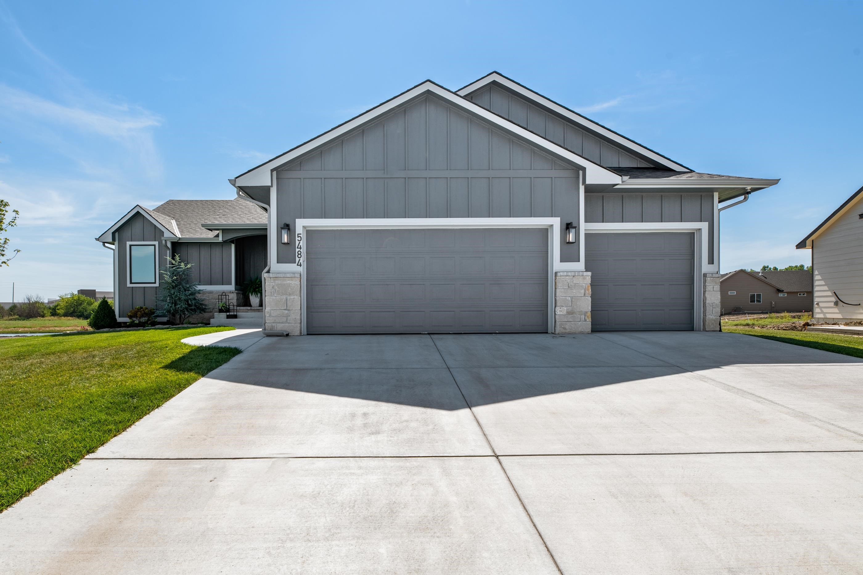 5484 N Toben Dr. Property Photo 1