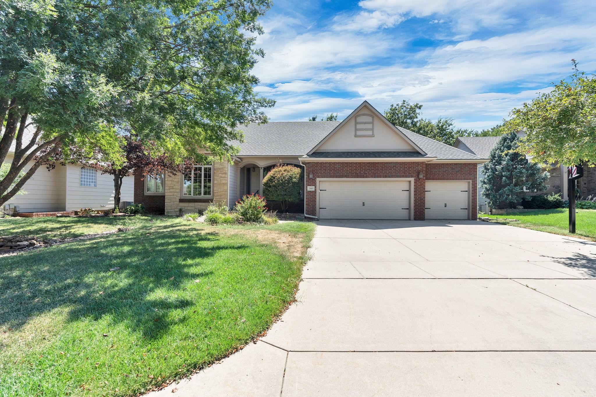 2405 N PECKHAM COURT Property Photo 1