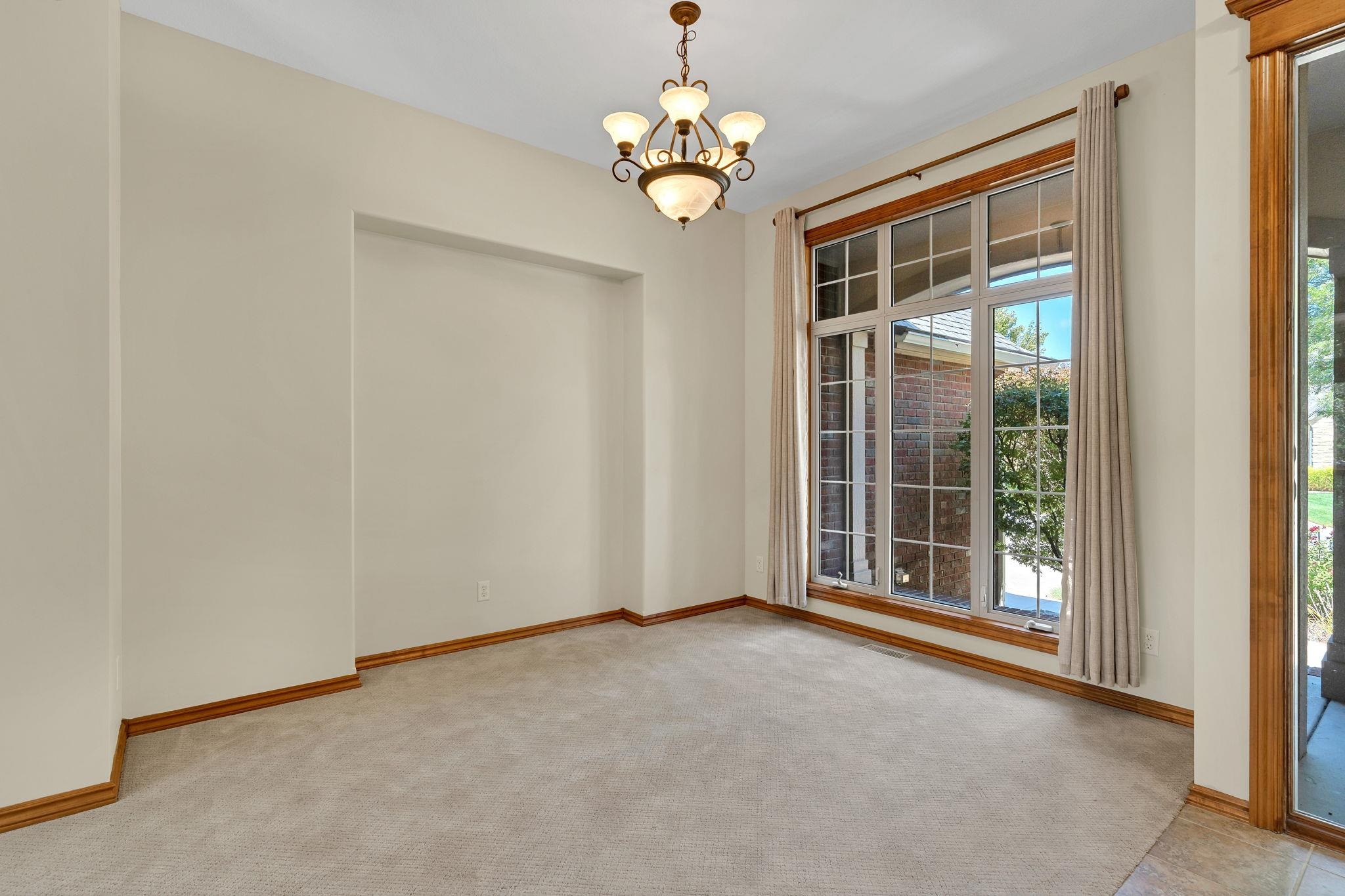 2405 N Peckham Court Property Photo 7