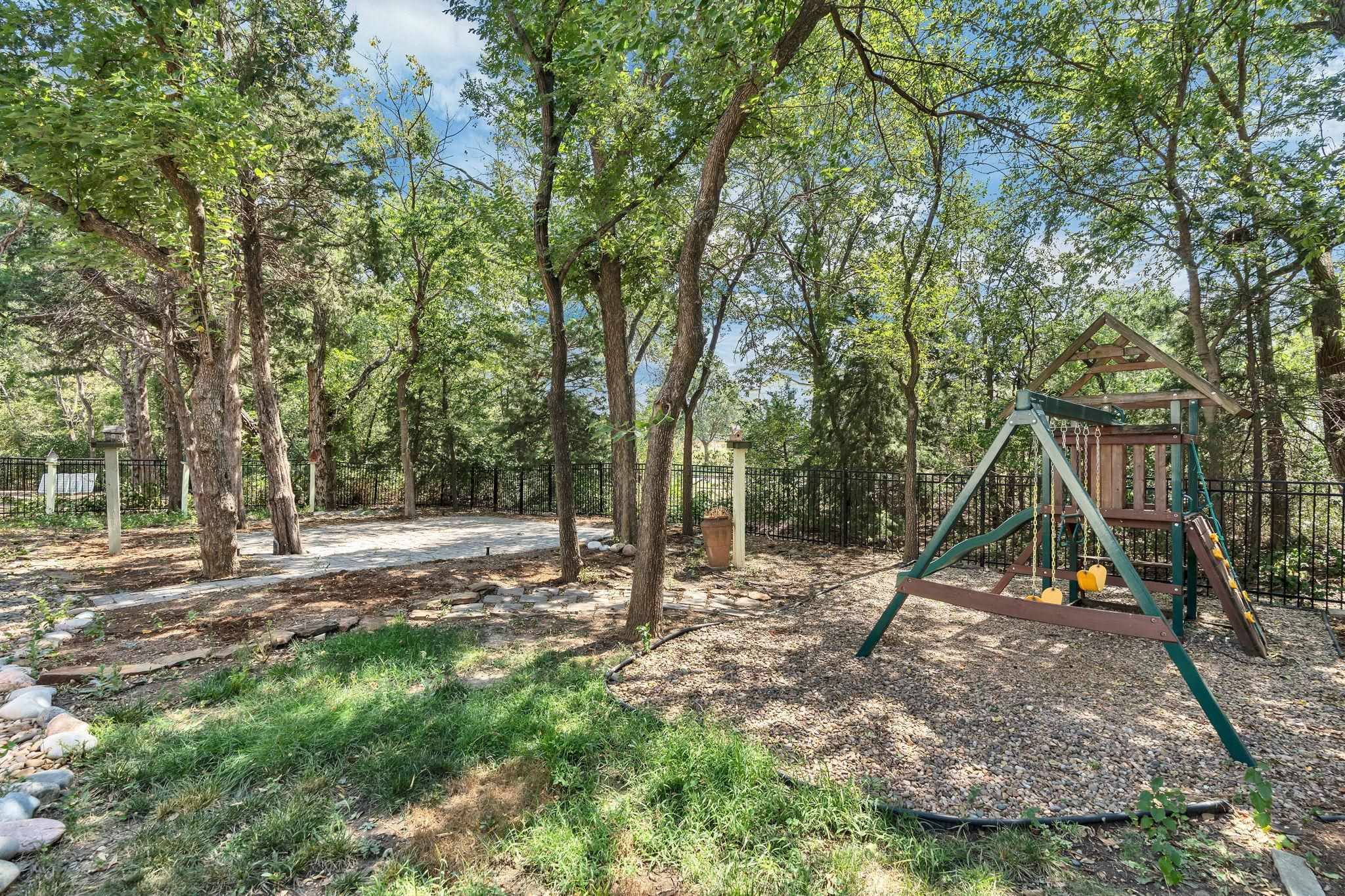 2405 N Peckham Court Property Photo 35