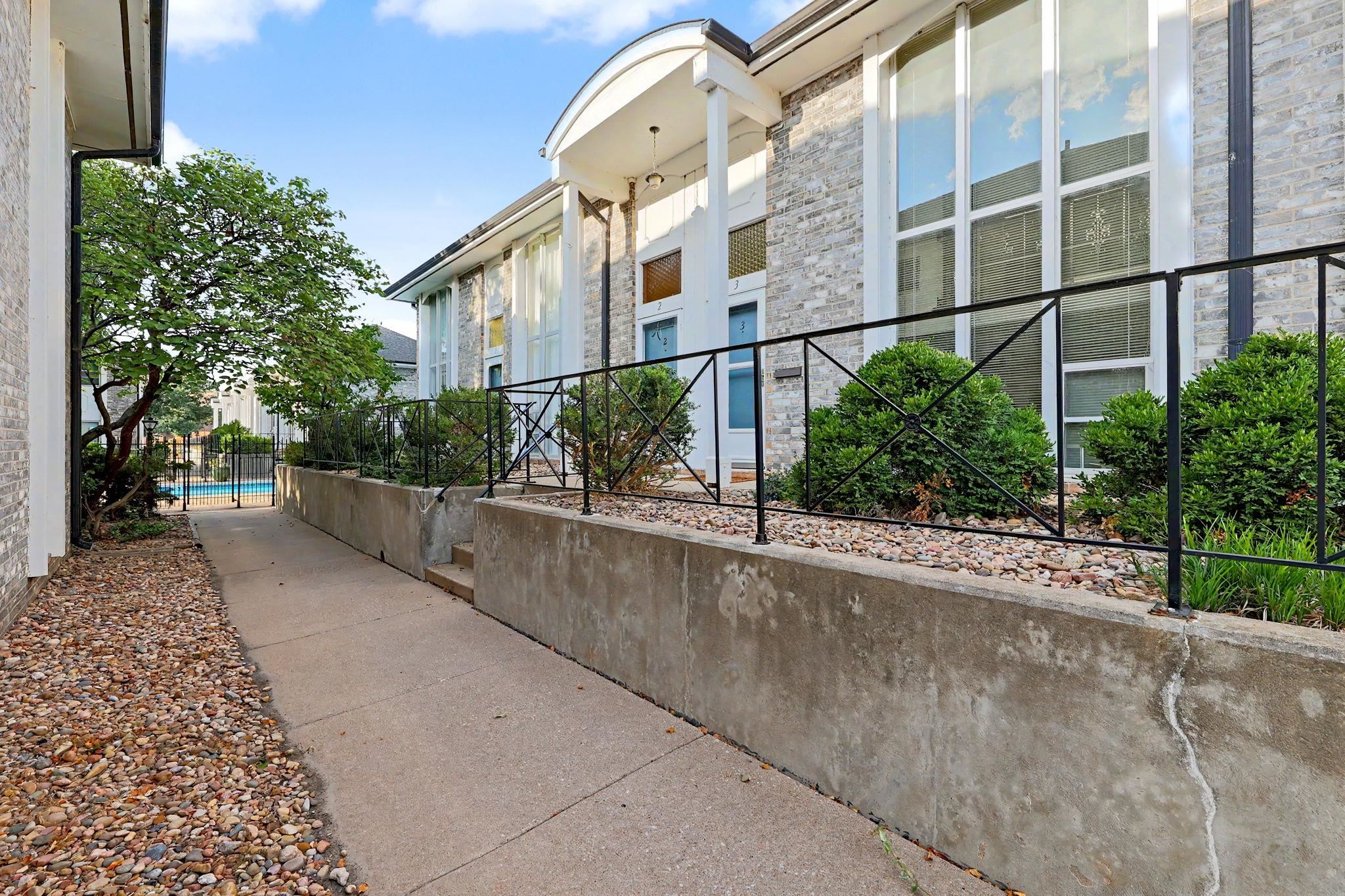 725 N Stackman Dr. #3 Property Photo 2