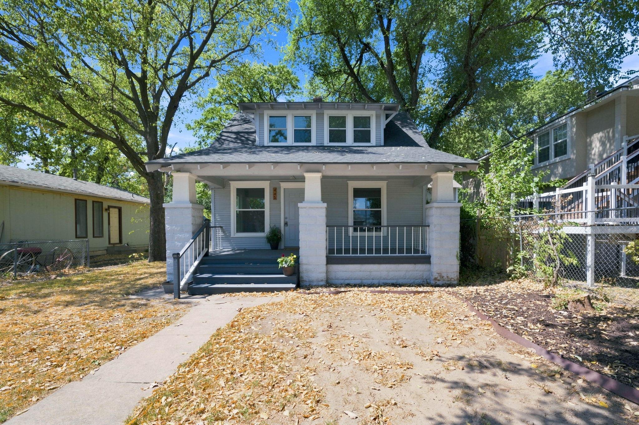 445 N Dodge Property Photo 1