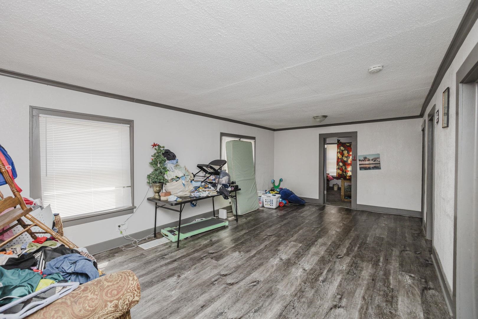 1421 S Hydraulic Property Photo 3