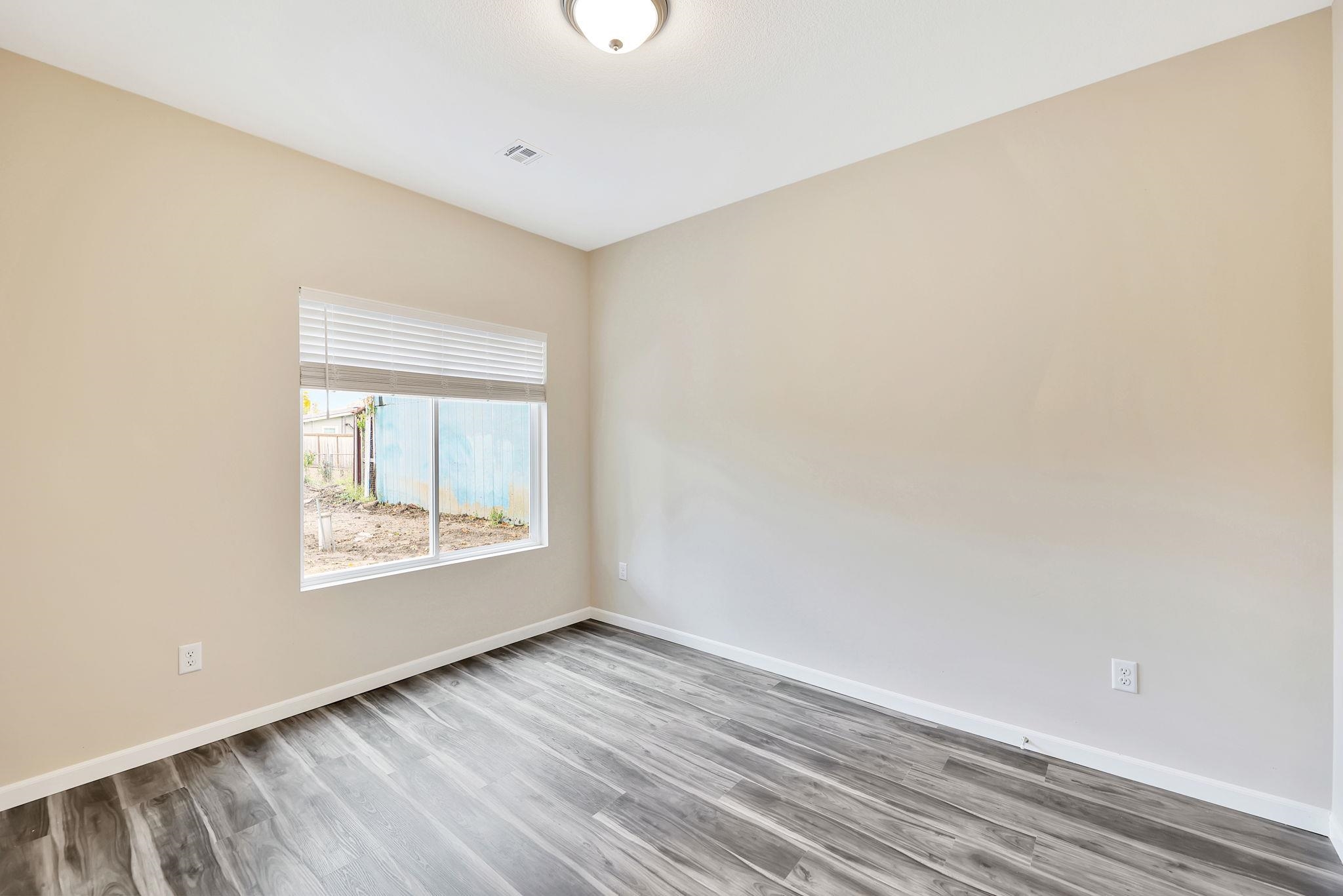 1619 N Fairmount Property Photo 8
